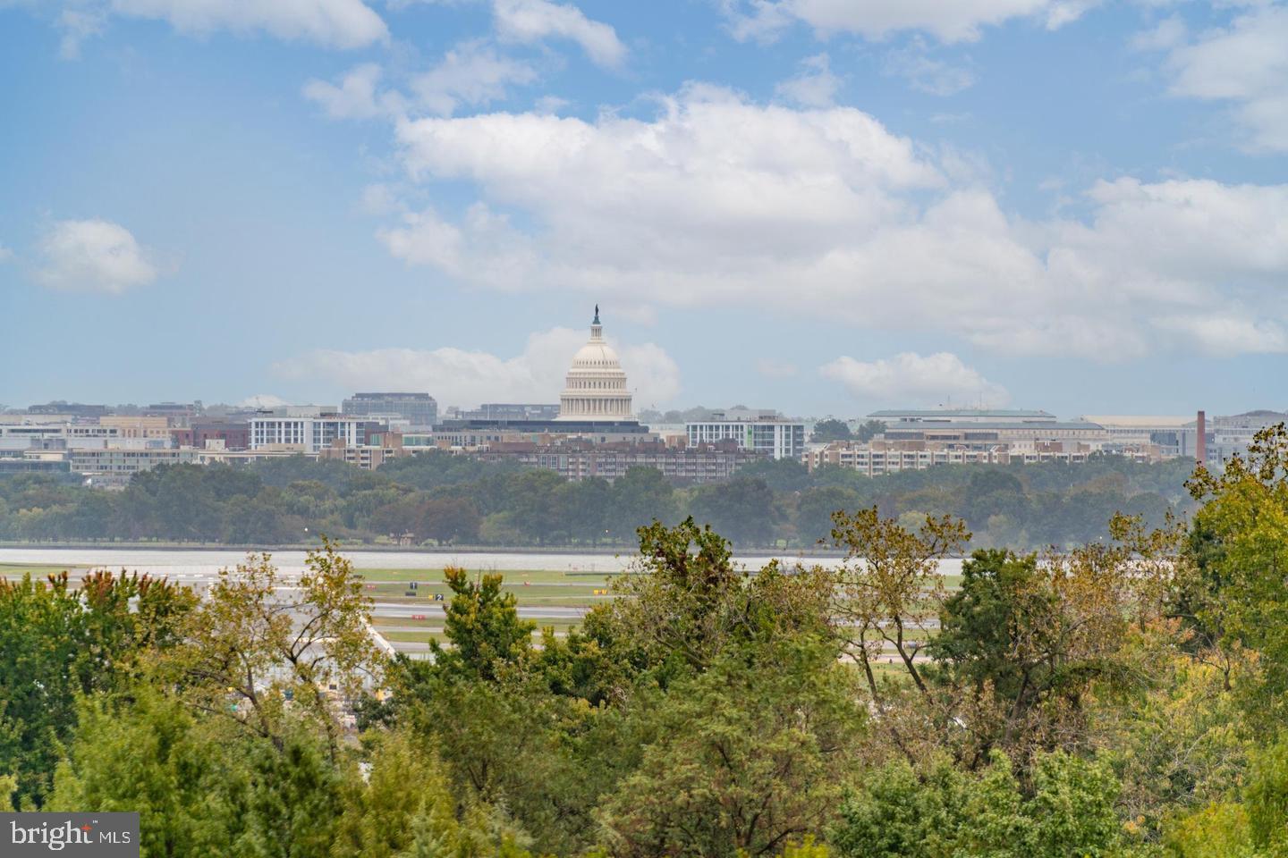 737 SWANN AVE #402, ALEXANDRIA, Virginia 22301, 2 Bedrooms Bedrooms, ,2 BathroomsBathrooms,Residential,For sale,737 SWANN AVE #402,VAAX2054572 MLS # VAAX2054572