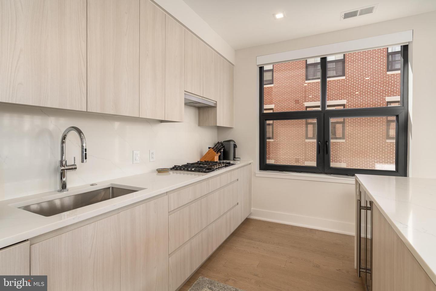 737 SWANN AVE #402, ALEXANDRIA, Virginia 22301, 2 Bedrooms Bedrooms, ,2 BathroomsBathrooms,Residential,For sale,737 SWANN AVE #402,VAAX2054572 MLS # VAAX2054572