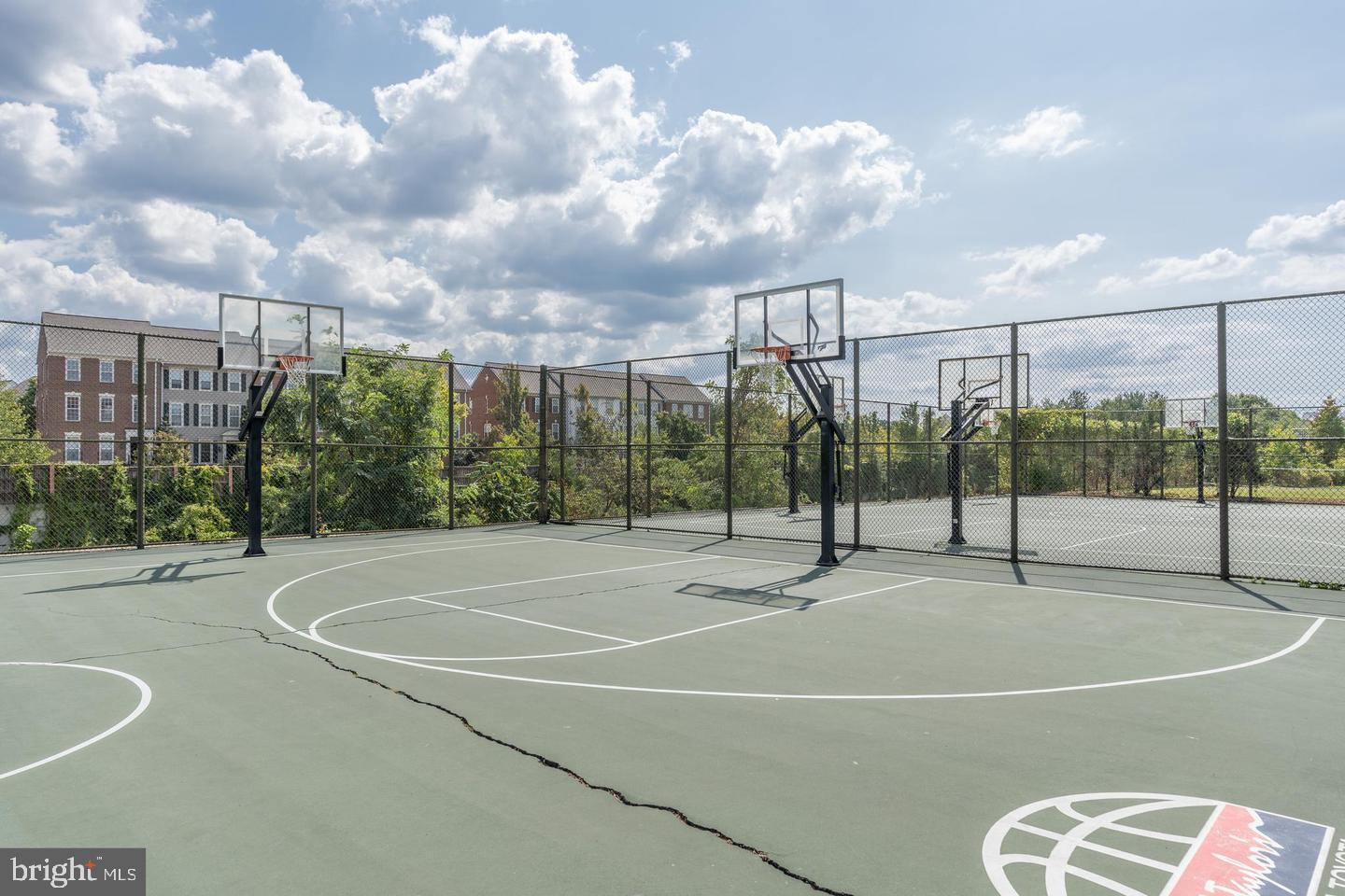 737 SWANN AVE #402, ALEXANDRIA, Virginia 22301, 2 Bedrooms Bedrooms, ,2 BathroomsBathrooms,Residential,For sale,737 SWANN AVE #402,VAAX2054572 MLS # VAAX2054572