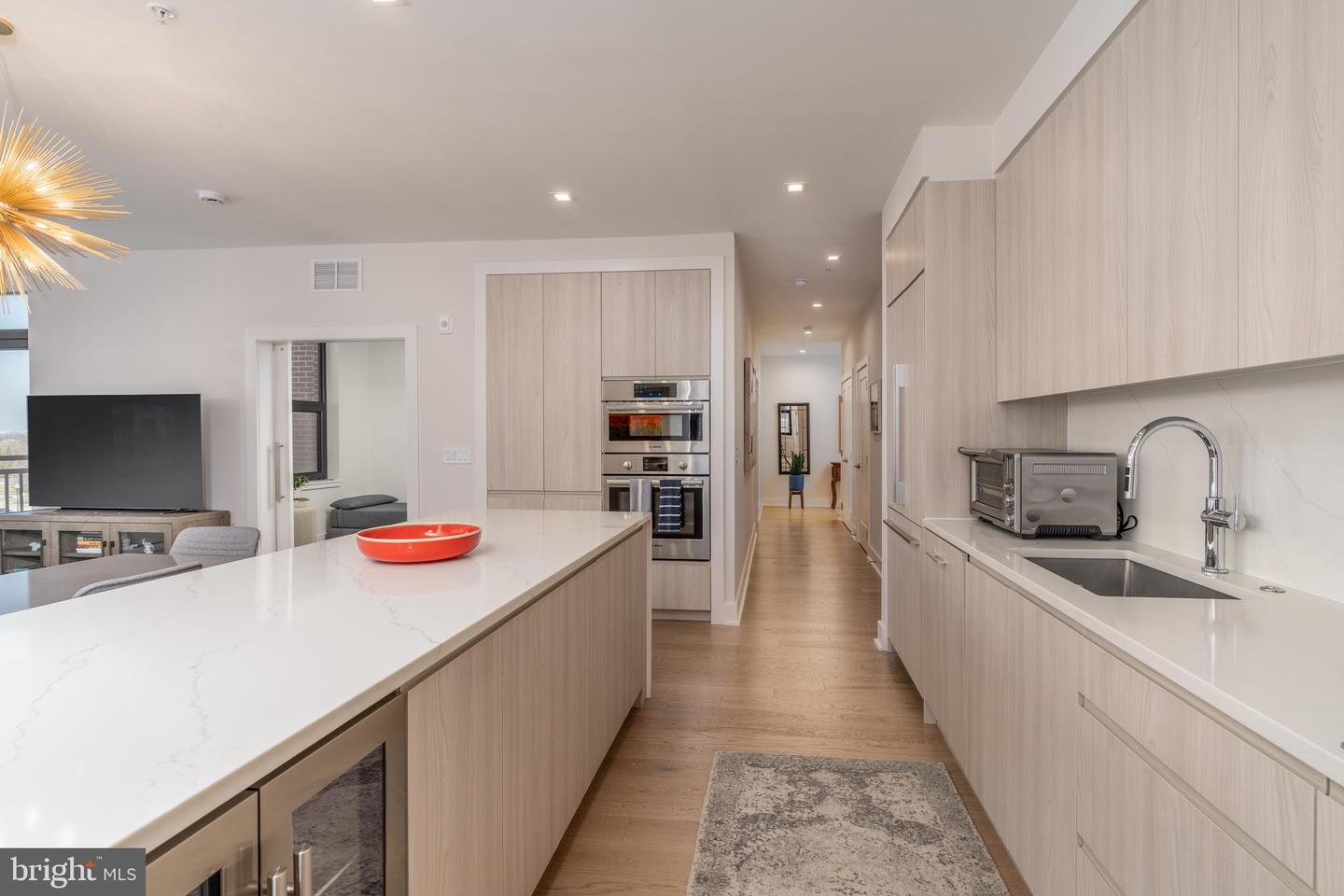 737 SWANN AVE #402, ALEXANDRIA, Virginia 22301, 2 Bedrooms Bedrooms, ,2 BathroomsBathrooms,Residential,For sale,737 SWANN AVE #402,VAAX2054572 MLS # VAAX2054572