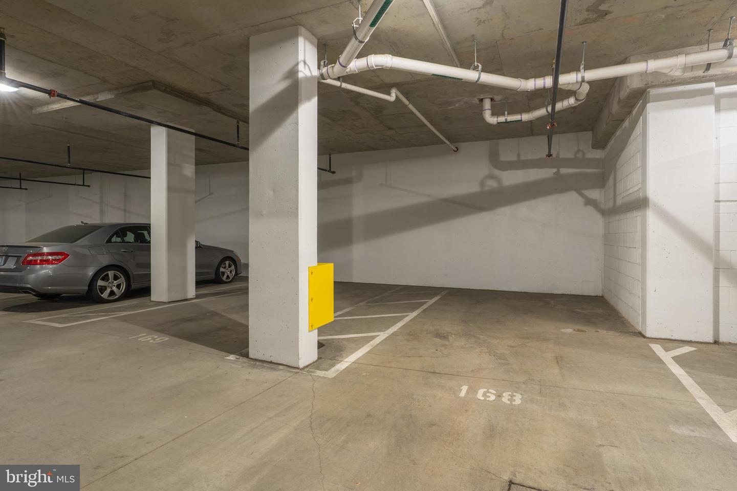 737 SWANN AVE #402, ALEXANDRIA, Virginia 22301, 2 Bedrooms Bedrooms, ,2 BathroomsBathrooms,Residential,For sale,737 SWANN AVE #402,VAAX2054572 MLS # VAAX2054572