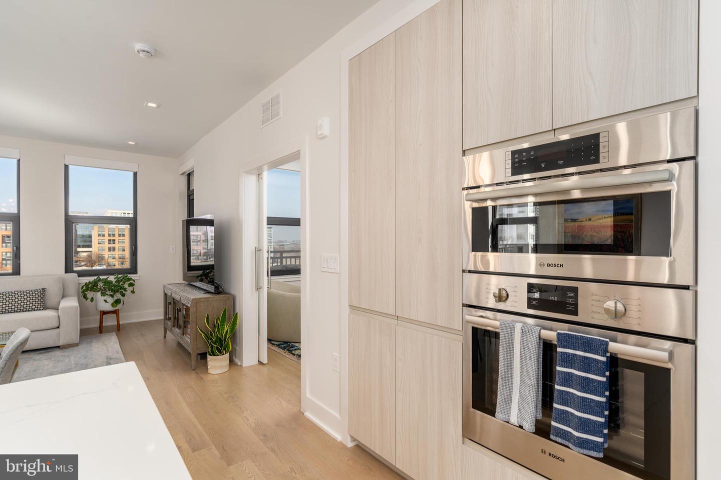 737 SWANN AVE #402, ALEXANDRIA, Virginia 22301, 2 Bedrooms Bedrooms, ,2 BathroomsBathrooms,Residential,For sale,737 SWANN AVE #402,VAAX2054572 MLS # VAAX2054572