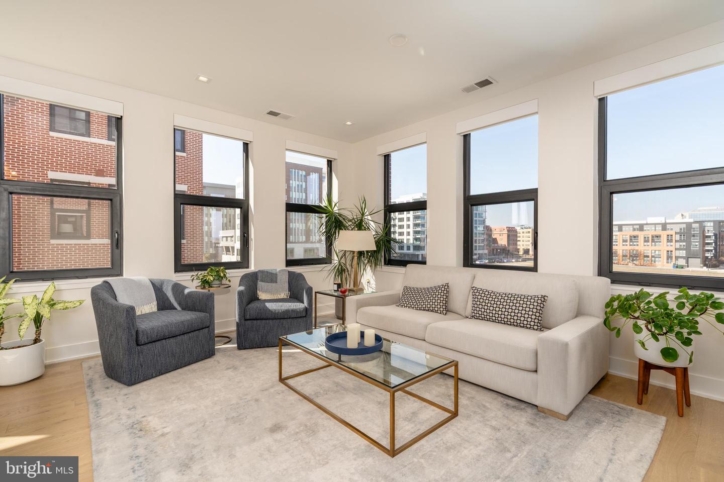 737 SWANN AVE #402, ALEXANDRIA, Virginia 22301, 2 Bedrooms Bedrooms, ,2 BathroomsBathrooms,Residential,For sale,737 SWANN AVE #402,VAAX2054572 MLS # VAAX2054572