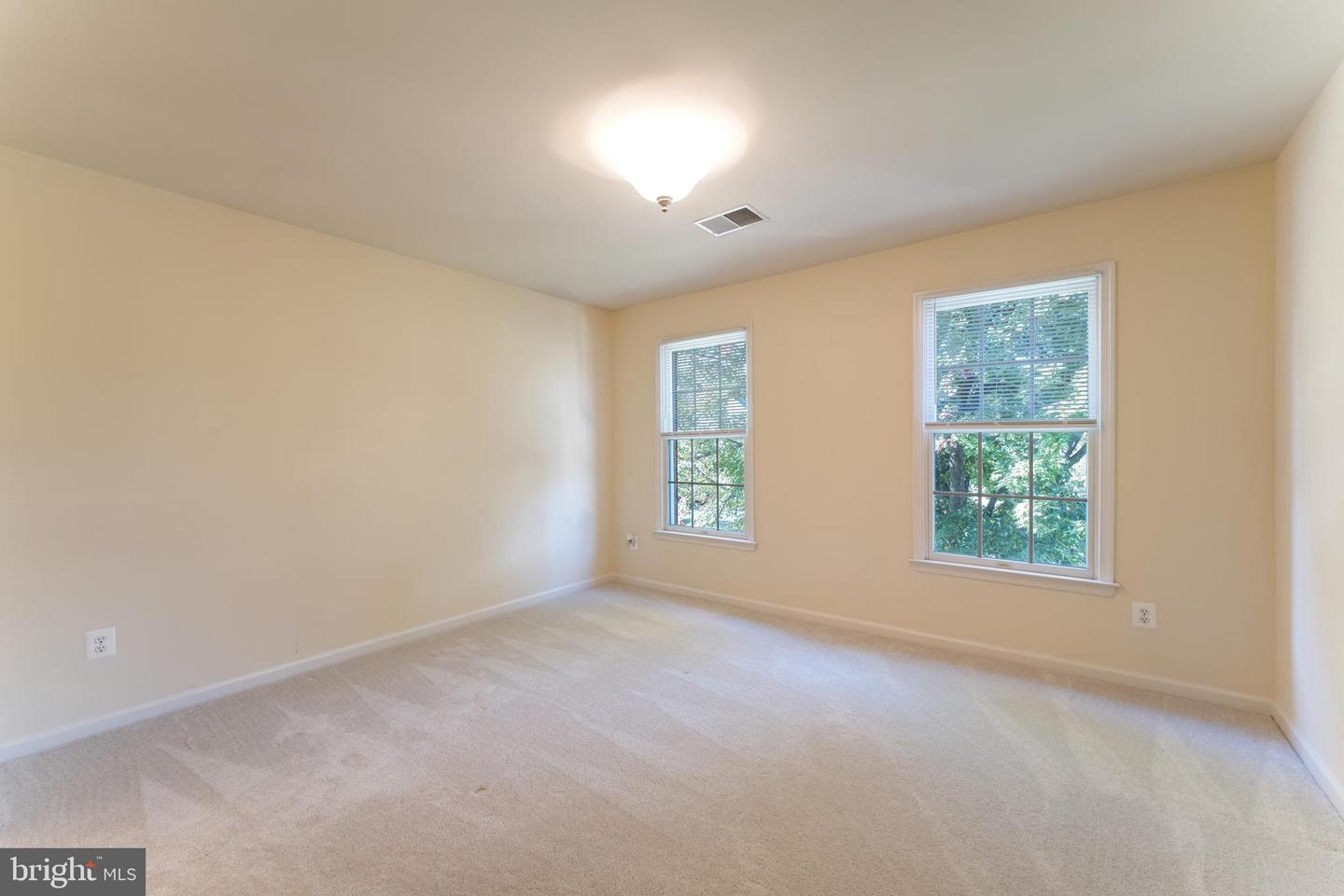 12704 AUTUMN CREST DR, OAK HILL, Virginia 20171, 4 Bedrooms Bedrooms, ,4 BathroomsBathrooms,Residential,For sale,12704 AUTUMN CREST DR,VAFX2293134 MLS # VAFX2293134