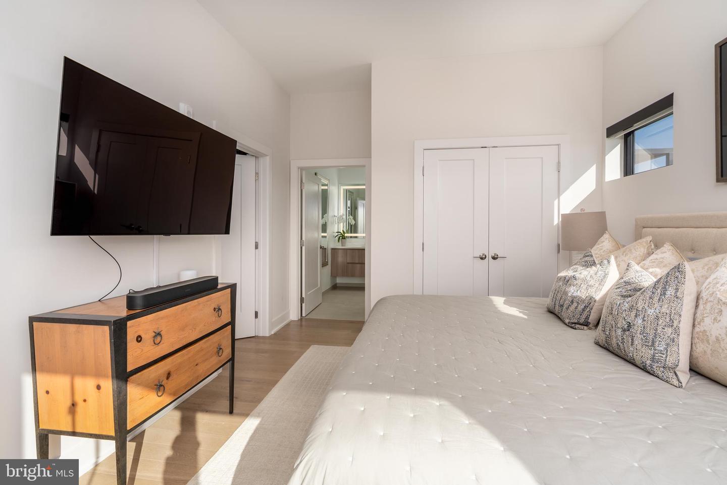 737 SWANN AVE #607, ALEXANDRIA, Virginia 22301, 1 Bedroom Bedrooms, ,2 BathroomsBathrooms,Residential,For sale,737 SWANN AVE #607,VAAX2054576 MLS # VAAX2054576