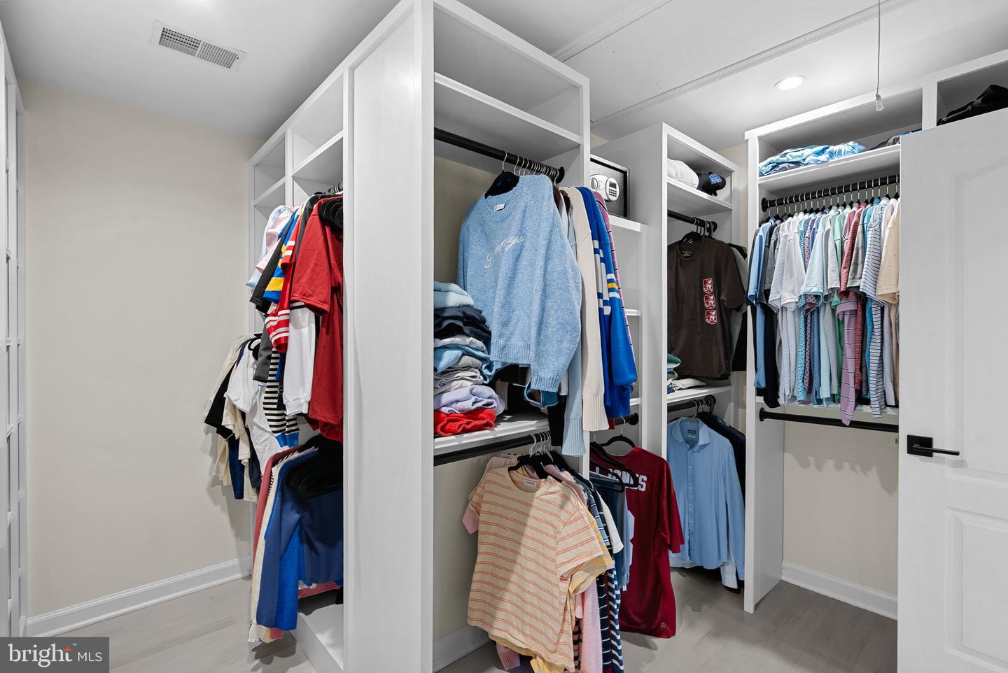 20500 TAPPAHANNOCK PL, STERLING, Virginia 20165, 4 Bedrooms Bedrooms, ,4 BathroomsBathrooms,Residential,For sale,20500 TAPPAHANNOCK PL,VALO2116912 MLS # VALO2116912