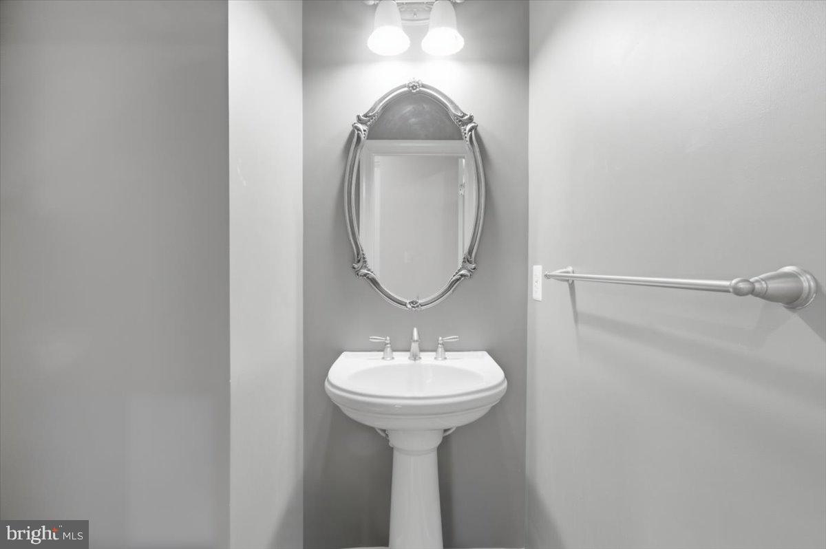 42634 OFFENHAM TER, CHANTILLY, Virginia 20152, 3 Bedrooms Bedrooms, ,3 BathroomsBathrooms,Residential,For sale,42634 OFFENHAM TER,VALO2116914 MLS # VALO2116914