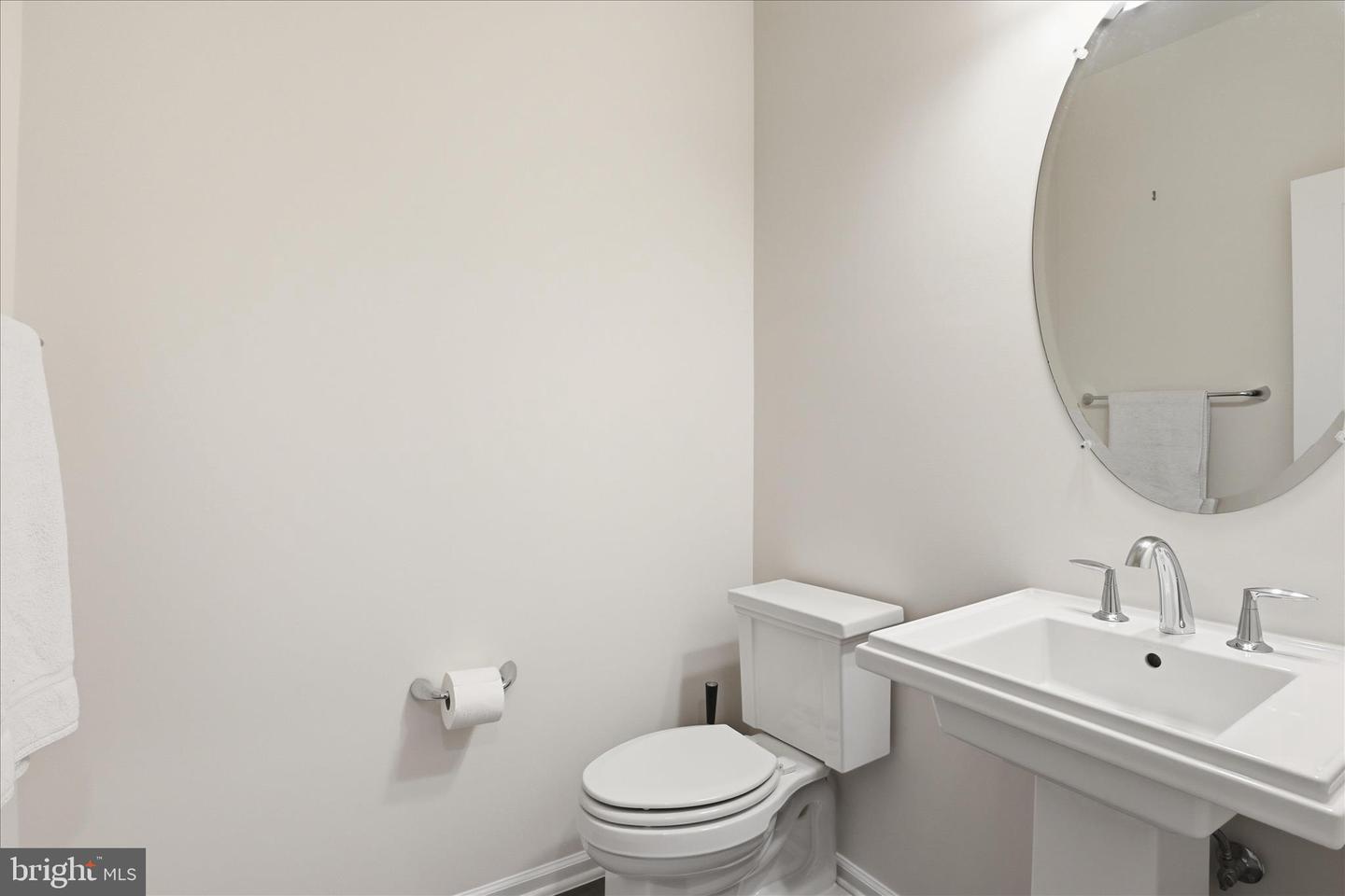 1018 LACONIAN ST SE, LEESBURG, Virginia 20175, 5 Bedrooms Bedrooms, 6 Rooms Rooms,4 BathroomsBathrooms,Residential,For sale,1018 LACONIAN ST SE,VALO2116920 MLS # VALO2116920