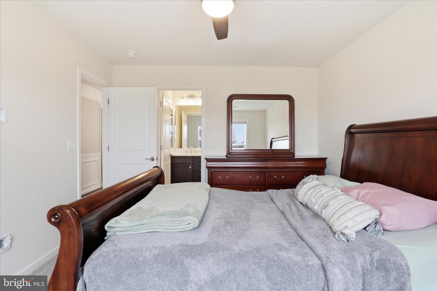 1018 LACONIAN ST SE, LEESBURG, Virginia 20175, 5 Bedrooms Bedrooms, 6 Rooms Rooms,4 BathroomsBathrooms,Residential,For sale,1018 LACONIAN ST SE,VALO2116920 MLS # VALO2116920