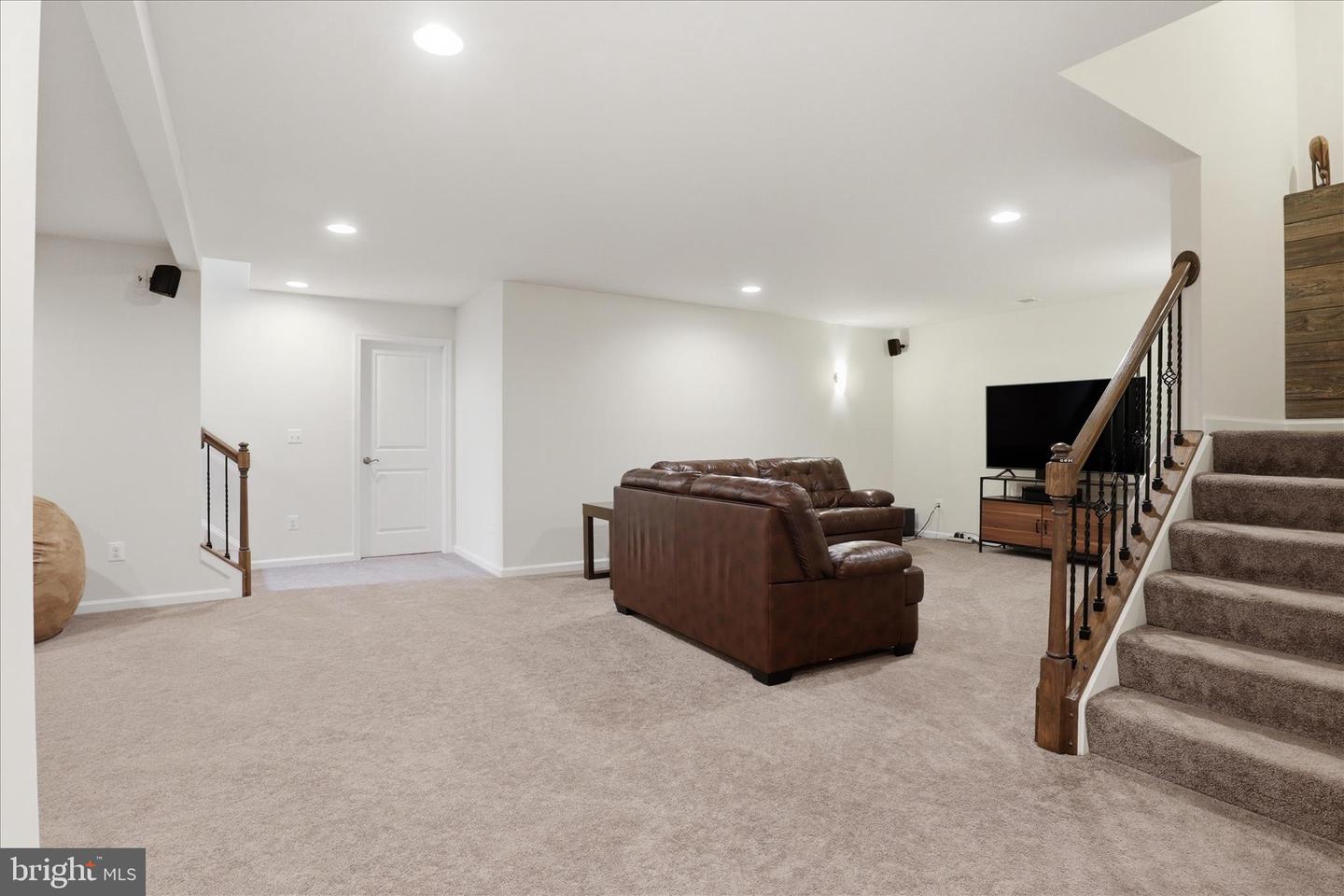 1018 LACONIAN ST SE, LEESBURG, Virginia 20175, 5 Bedrooms Bedrooms, 6 Rooms Rooms,4 BathroomsBathrooms,Residential,For sale,1018 LACONIAN ST SE,VALO2116920 MLS # VALO2116920