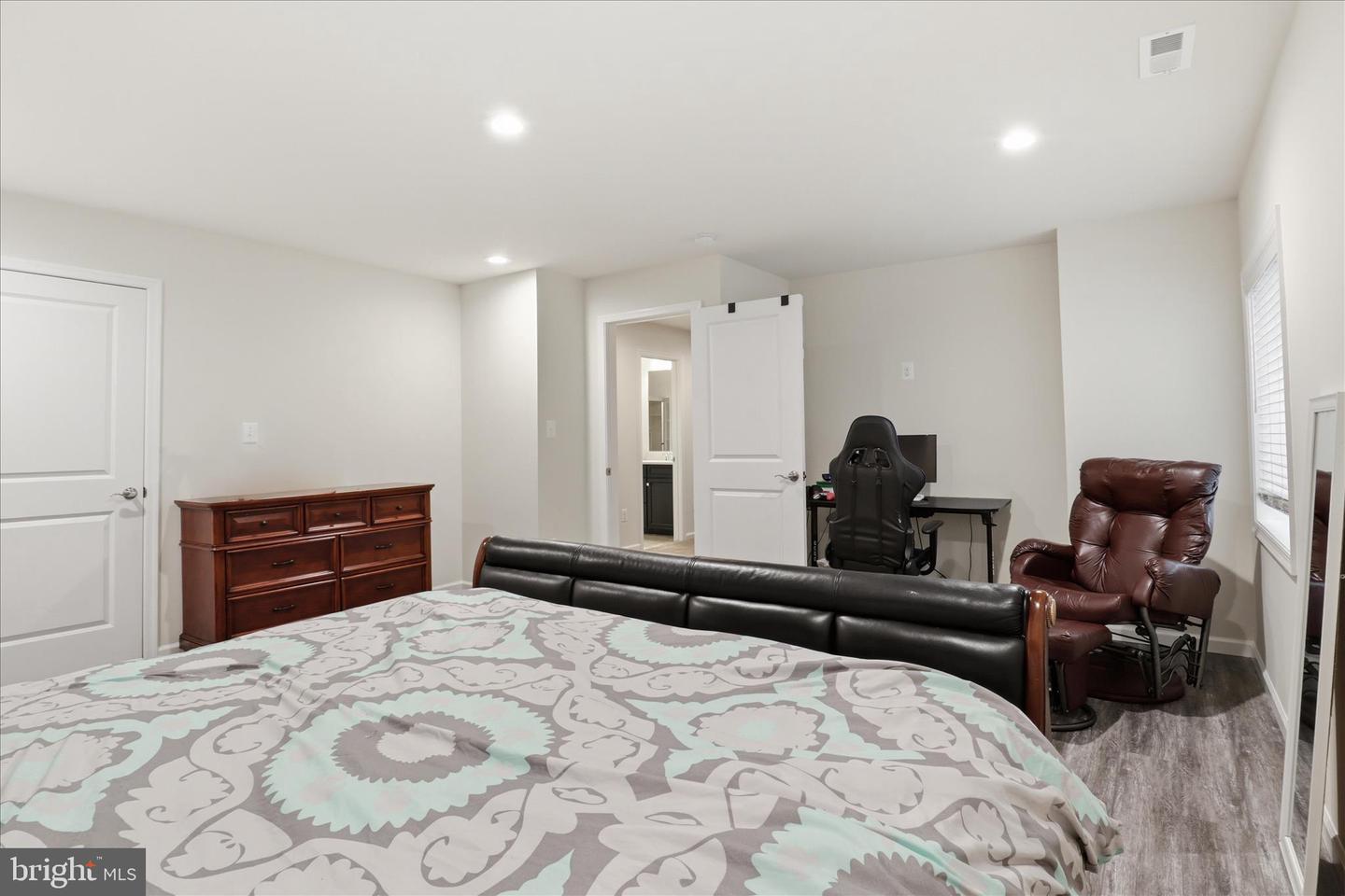 1018 LACONIAN ST SE, LEESBURG, Virginia 20175, 5 Bedrooms Bedrooms, 6 Rooms Rooms,4 BathroomsBathrooms,Residential,For sale,1018 LACONIAN ST SE,VALO2116920 MLS # VALO2116920