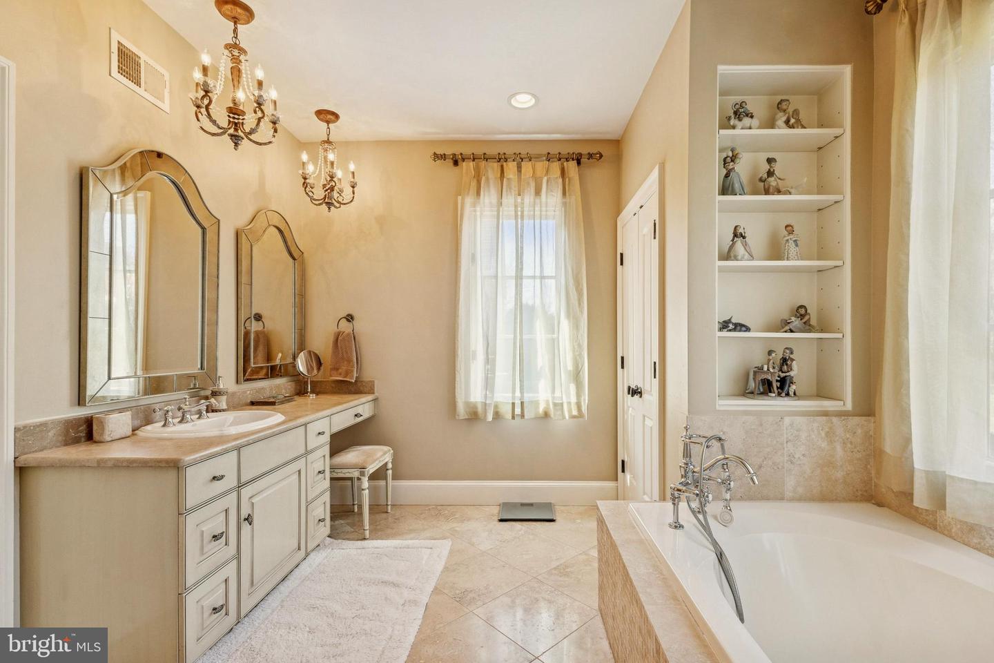 15815 SPYGLASS HILL LOOP, GAINESVILLE, Virginia 20155, 4 Bedrooms Bedrooms, ,3 BathroomsBathrooms,Residential,For sale,15815 SPYGLASS HILL LOOP,VAPW2113452 MLS # VAPW2113452