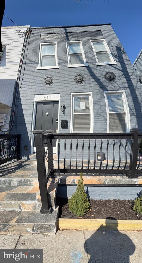 613 ROXBORO PL NW, WASHINGTON, District Of Columbia 20011, 4 Bedrooms Bedrooms, ,2 BathroomsBathrooms,Residential,For sale,613 ROXBORO PL NW,DCDC2248172 MLS # DCDC2248172