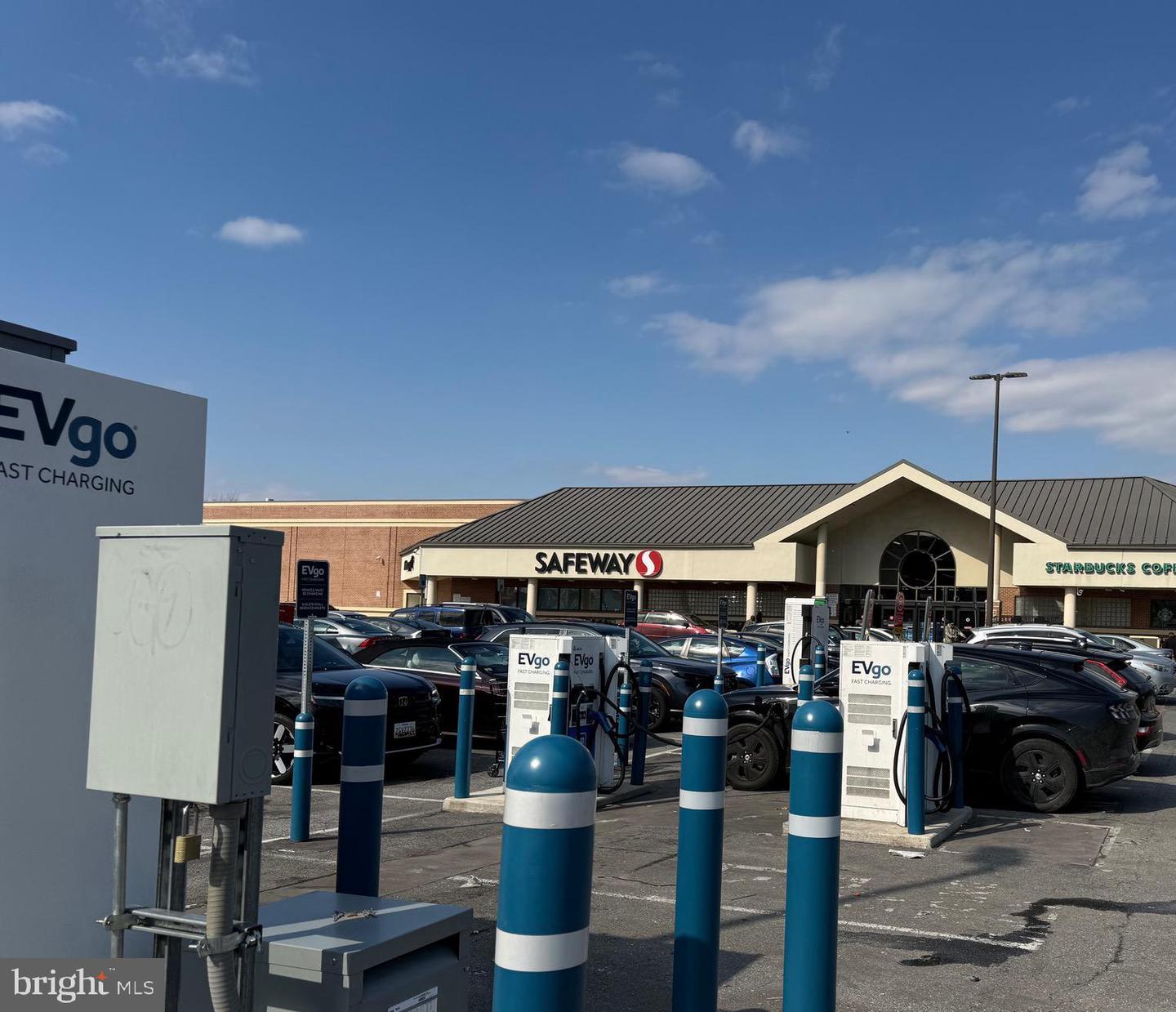 613 ROXBORO PL NW, WASHINGTON, District Of Columbia 20011, 4 Bedrooms Bedrooms, ,2 BathroomsBathrooms,Residential,For sale,613 ROXBORO PL NW,DCDC2248172 MLS # DCDC2248172