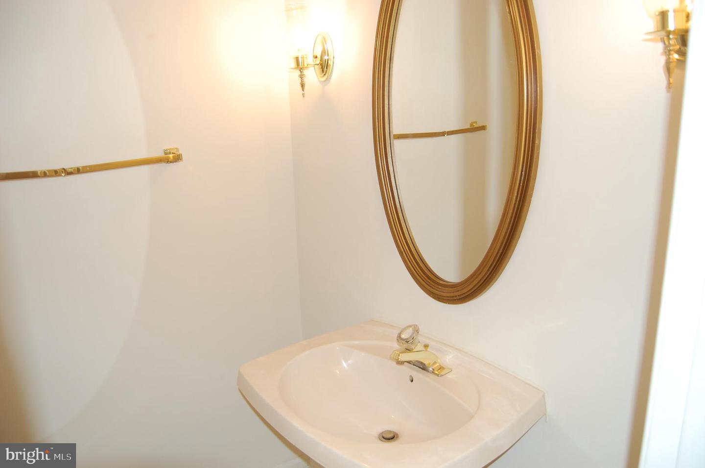 2413 BELLE HAVEN CT, ALEXANDRIA, Virginia 22306, 4 Bedrooms Bedrooms, 8 Rooms Rooms,3 BathroomsBathrooms,Residential,For sale,2413 BELLE HAVEN CT,VAFX2293240 MLS # VAFX2293240