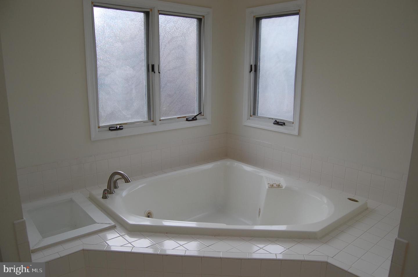 2413 BELLE HAVEN CT, ALEXANDRIA, Virginia 22306, 4 Bedrooms Bedrooms, 8 Rooms Rooms,3 BathroomsBathrooms,Residential,For sale,2413 BELLE HAVEN CT,VAFX2293240 MLS # VAFX2293240