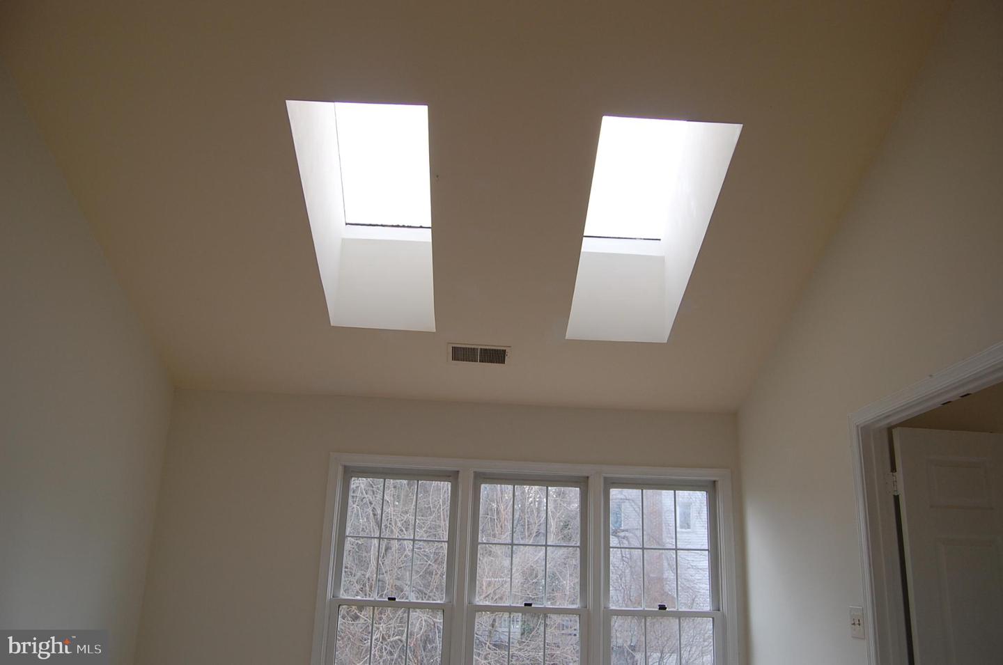 2413 BELLE HAVEN CT, ALEXANDRIA, Virginia 22306, 4 Bedrooms Bedrooms, 8 Rooms Rooms,3 BathroomsBathrooms,Residential,For sale,2413 BELLE HAVEN CT,VAFX2293240 MLS # VAFX2293240