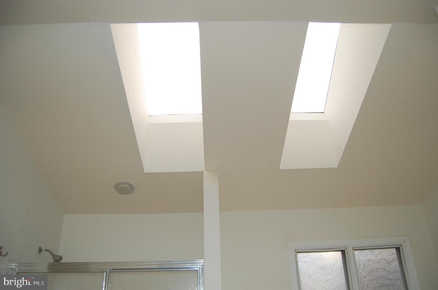 2413 BELLE HAVEN CT, ALEXANDRIA, Virginia 22306, 4 Bedrooms Bedrooms, 8 Rooms Rooms,3 BathroomsBathrooms,Residential,For sale,2413 BELLE HAVEN CT,VAFX2293240 MLS # VAFX2293240