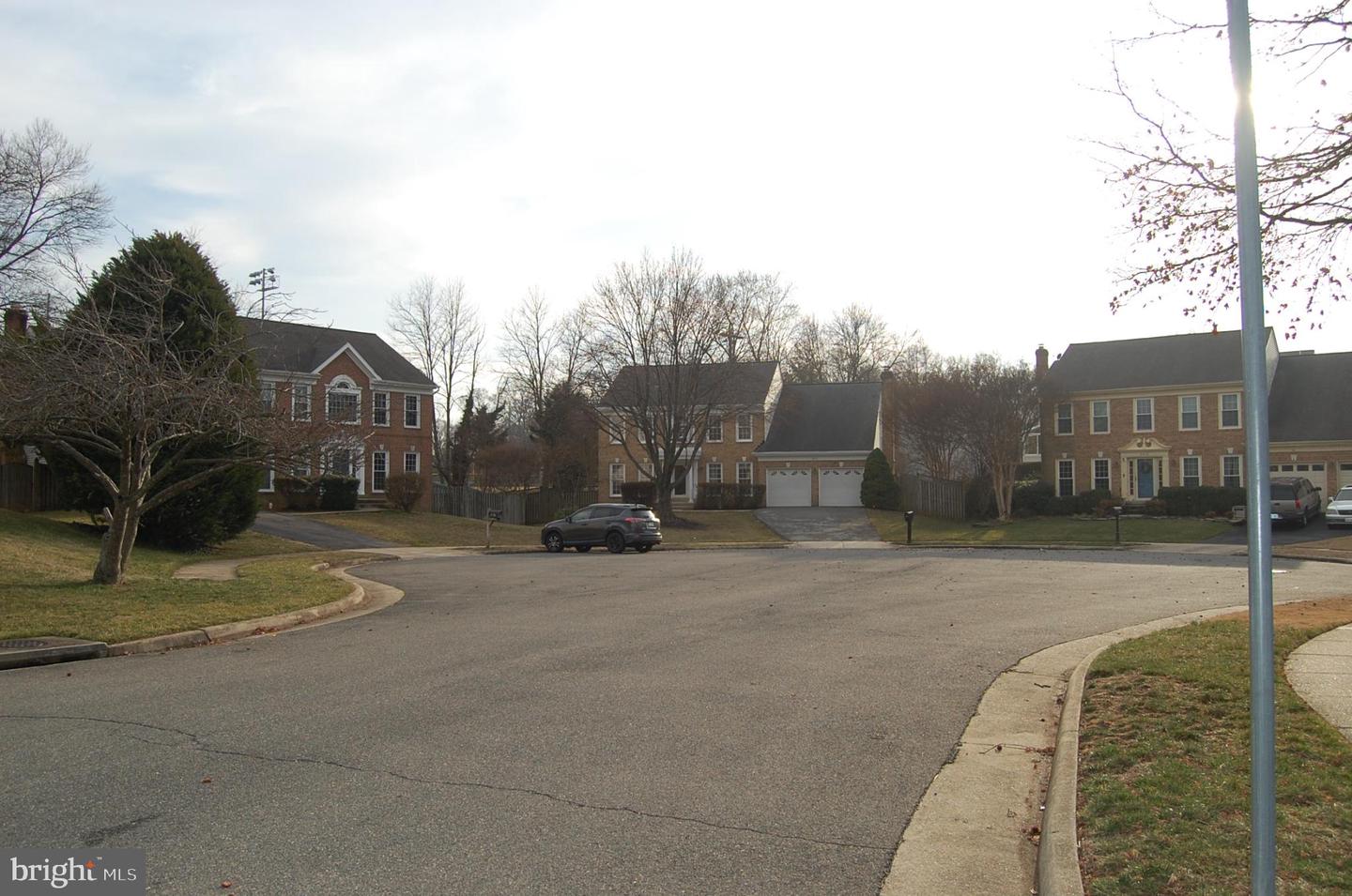 2413 BELLE HAVEN CT, ALEXANDRIA, Virginia 22306, 4 Bedrooms Bedrooms, 8 Rooms Rooms,3 BathroomsBathrooms,Residential,For sale,2413 BELLE HAVEN CT,VAFX2293240 MLS # VAFX2293240