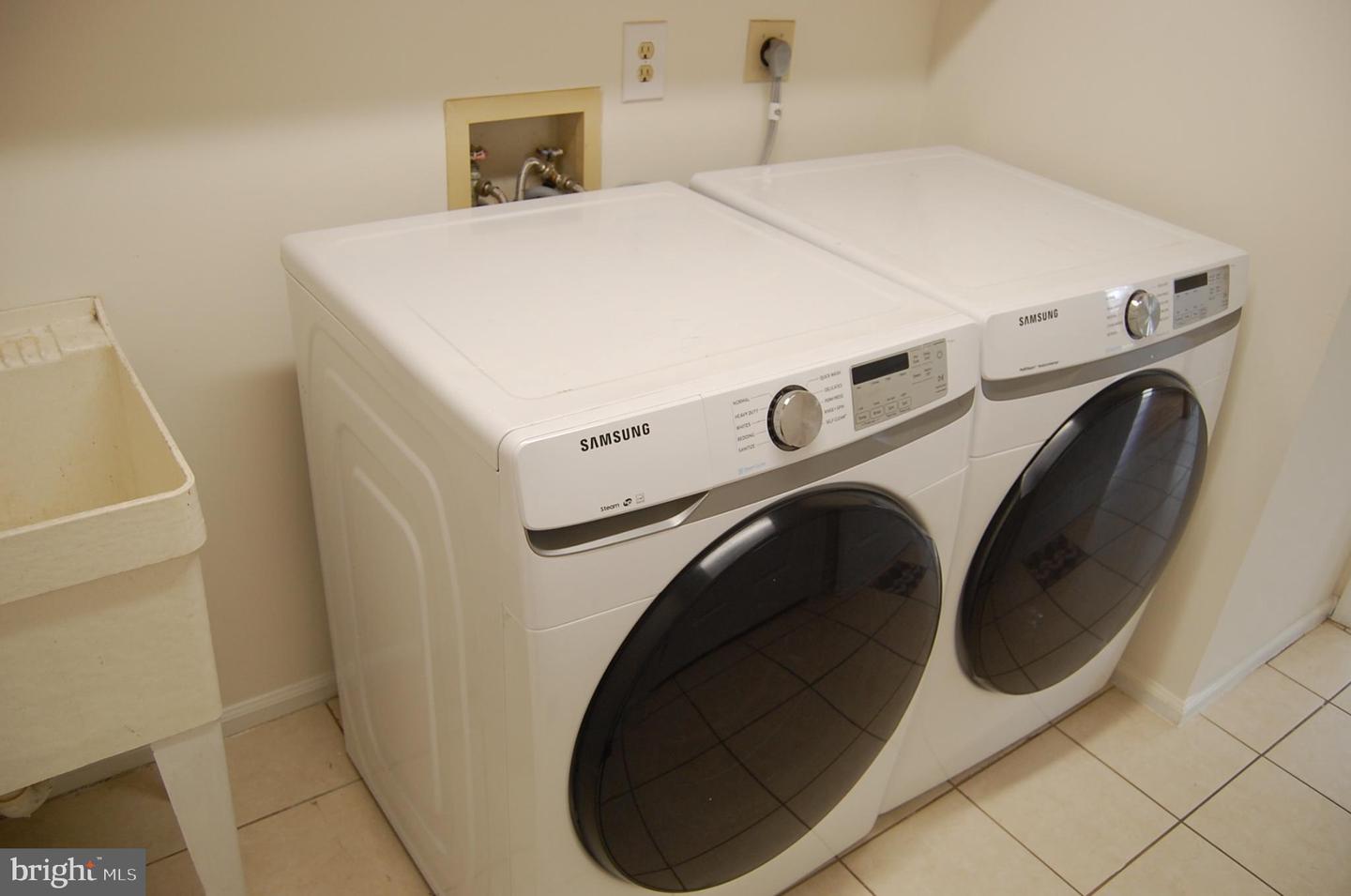 2413 BELLE HAVEN CT, ALEXANDRIA, Virginia 22306, 4 Bedrooms Bedrooms, 8 Rooms Rooms,3 BathroomsBathrooms,Residential,For sale,2413 BELLE HAVEN CT,VAFX2293240 MLS # VAFX2293240