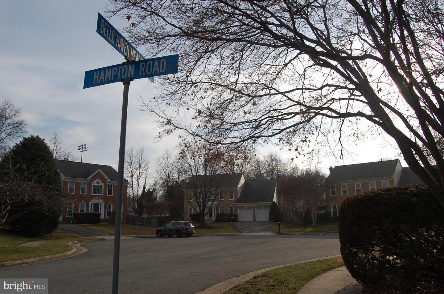 2413 BELLE HAVEN CT, ALEXANDRIA, Virginia 22306, 4 Bedrooms Bedrooms, 8 Rooms Rooms,3 BathroomsBathrooms,Residential,For sale,2413 BELLE HAVEN CT,VAFX2293240 MLS # VAFX2293240