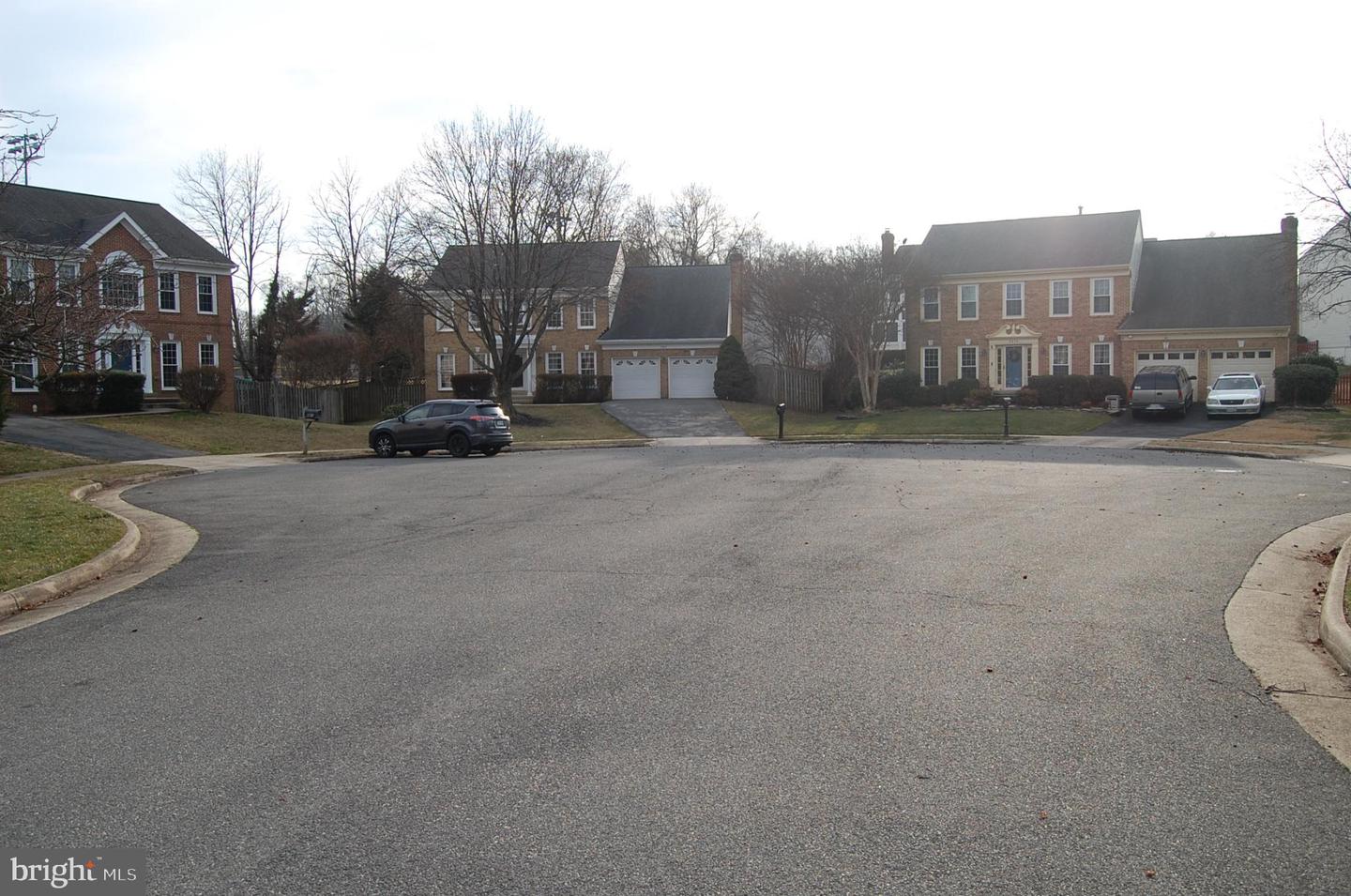 2413 BELLE HAVEN CT, ALEXANDRIA, Virginia 22306, 4 Bedrooms Bedrooms, 8 Rooms Rooms,3 BathroomsBathrooms,Residential,For sale,2413 BELLE HAVEN CT,VAFX2293240 MLS # VAFX2293240