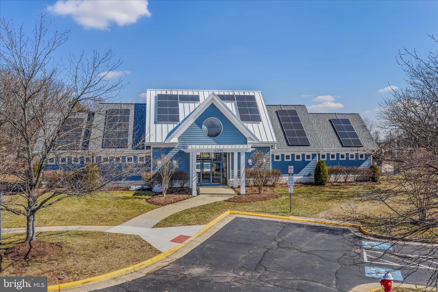 43147 GATWICK SQ, ASHBURN, Virginia 20147, 2 Bedrooms Bedrooms, ,3 BathroomsBathrooms,Residential,For sale,43147 GATWICK SQ,VALO2116952 MLS # VALO2116952