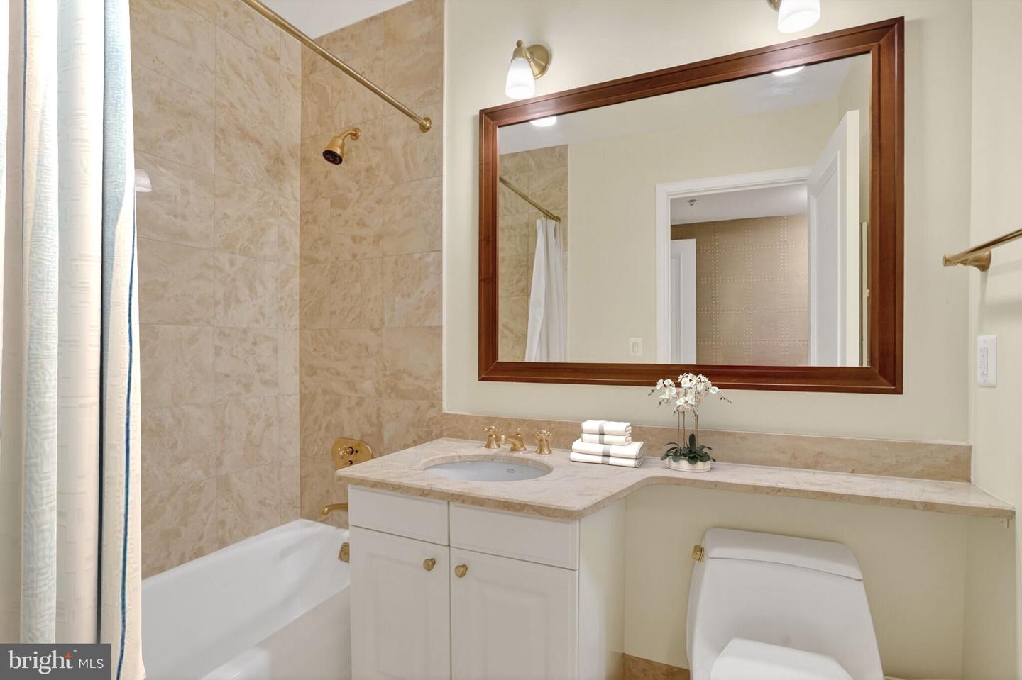 1111 23RD ST NW #2B, WASHINGTON, District Of Columbia 20037, 3 Bedrooms Bedrooms, ,3 BathroomsBathrooms,Residential,For sale,1111 23RD ST NW #2B,DCDC2248204 MLS # DCDC2248204