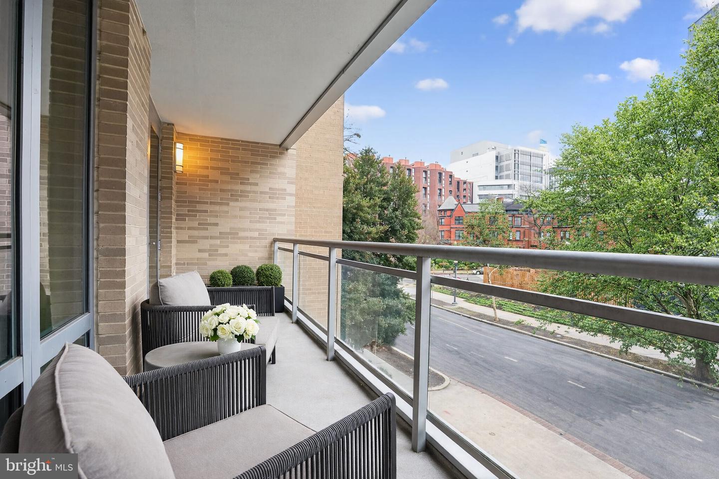 1111 23RD ST NW #2B, WASHINGTON, District Of Columbia 20037, 3 Bedrooms Bedrooms, ,3 BathroomsBathrooms,Residential,For sale,1111 23RD ST NW #2B,DCDC2248204 MLS # DCDC2248204