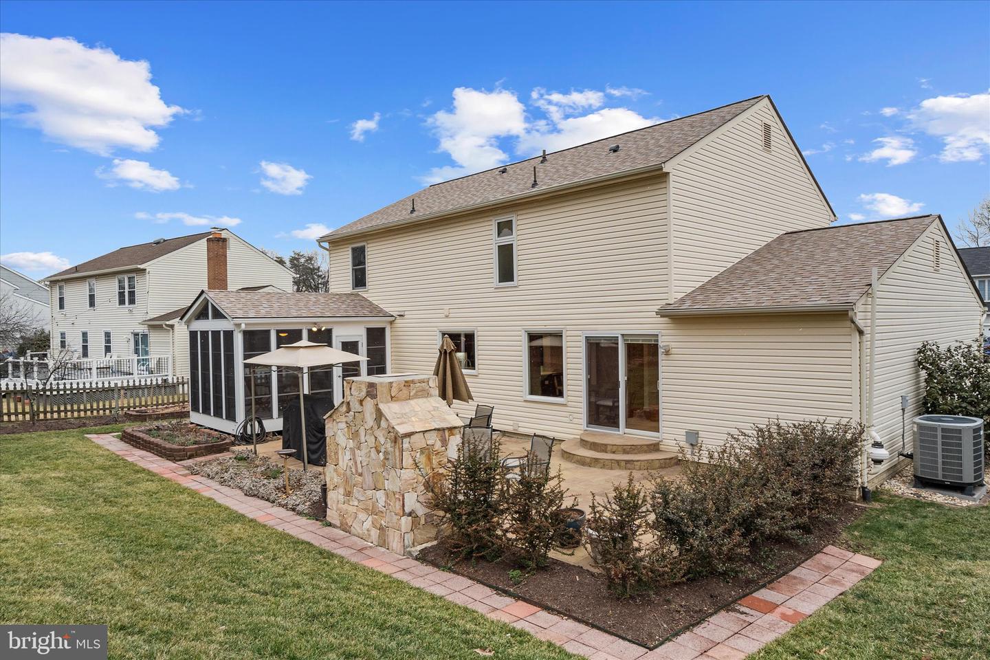 122 BRIARWOOD CT, STERLING, Virginia 20164, 4 Bedrooms Bedrooms, ,2 BathroomsBathrooms,Residential,For sale,122 BRIARWOOD CT,VALO2116998 MLS # VALO2116998