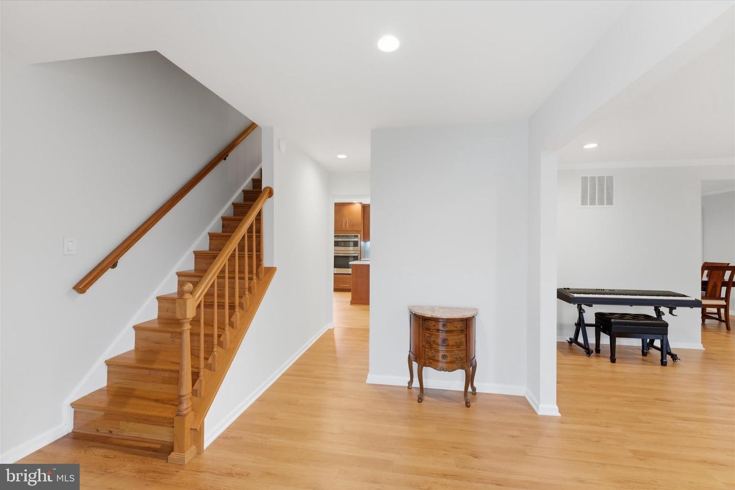 122 BRIARWOOD CT, STERLING, Virginia 20164, 4 Bedrooms Bedrooms, ,2 BathroomsBathrooms,Residential,For sale,122 BRIARWOOD CT,VALO2116998 MLS # VALO2116998