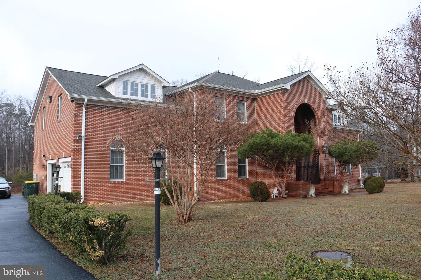 11816 WASHINGTON ST, FAIRFAX, Virginia 22030, 6 Bedrooms Bedrooms, ,4 BathroomsBathrooms,Residential,For sale,11816 WASHINGTON ST,VAFX2293372 MLS # VAFX2293372