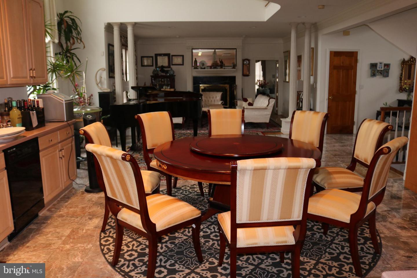 11816 WASHINGTON ST, FAIRFAX, Virginia 22030, 6 Bedrooms Bedrooms, ,4 BathroomsBathrooms,Residential,For sale,11816 WASHINGTON ST,VAFX2293372 MLS # VAFX2293372