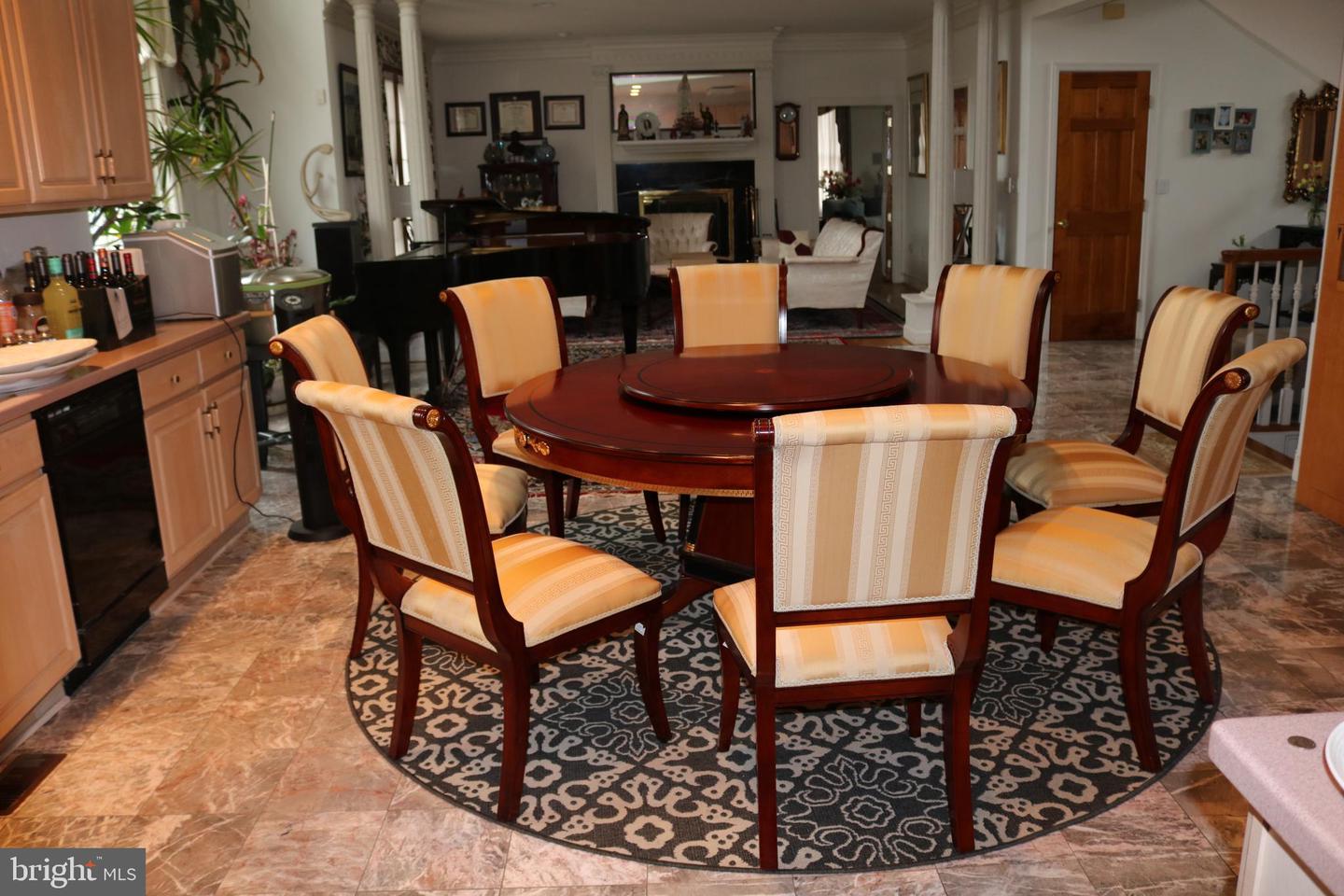 11816 WASHINGTON ST, FAIRFAX, Virginia 22030, 6 Bedrooms Bedrooms, ,4 BathroomsBathrooms,Residential,For sale,11816 WASHINGTON ST,VAFX2293372 MLS # VAFX2293372