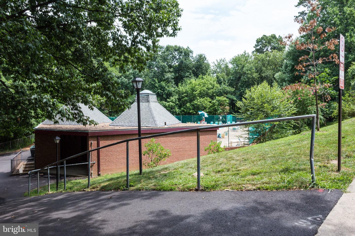 1415 S BARTON ST S #255, ARLINGTON, Virginia 22204, 2 Bedrooms Bedrooms, ,1 BathroomBathrooms,Residential,For sale,1415 S BARTON ST S #255,VAAR2069488 MLS # VAAR2069488