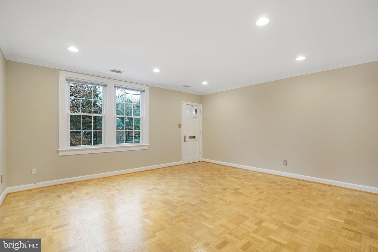 1415 S BARTON ST S #255, ARLINGTON, Virginia 22204, 2 Bedrooms Bedrooms, ,1 BathroomBathrooms,Residential,For sale,1415 S BARTON ST S #255,VAAR2069488 MLS # VAAR2069488