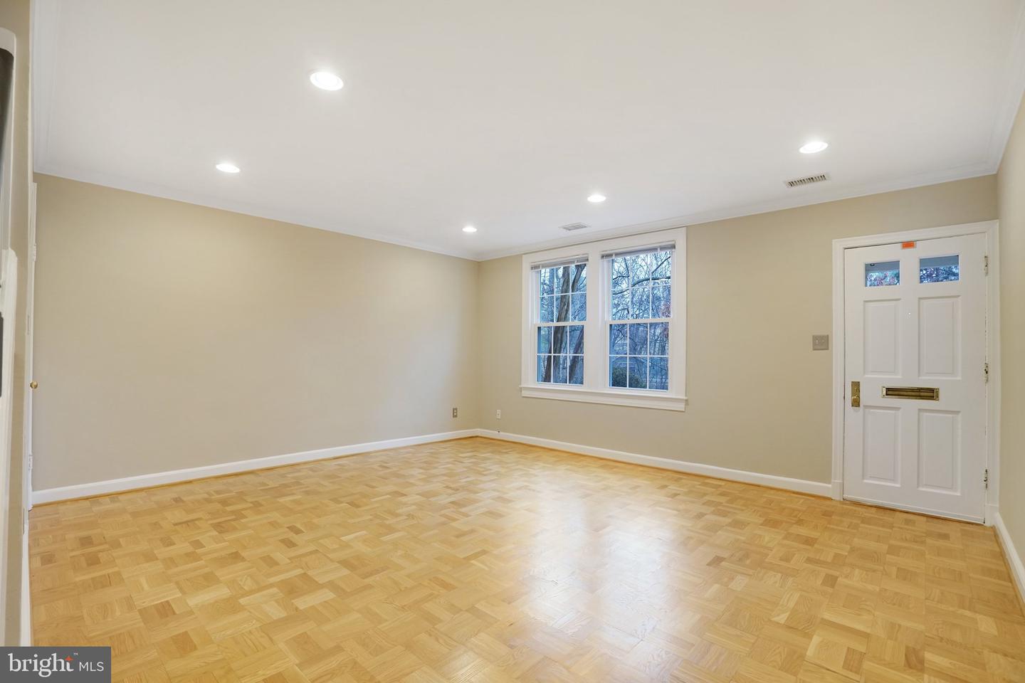 1415 S BARTON ST S #255, ARLINGTON, Virginia 22204, 2 Bedrooms Bedrooms, ,1 BathroomBathrooms,Residential,For sale,1415 S BARTON ST S #255,VAAR2069488 MLS # VAAR2069488