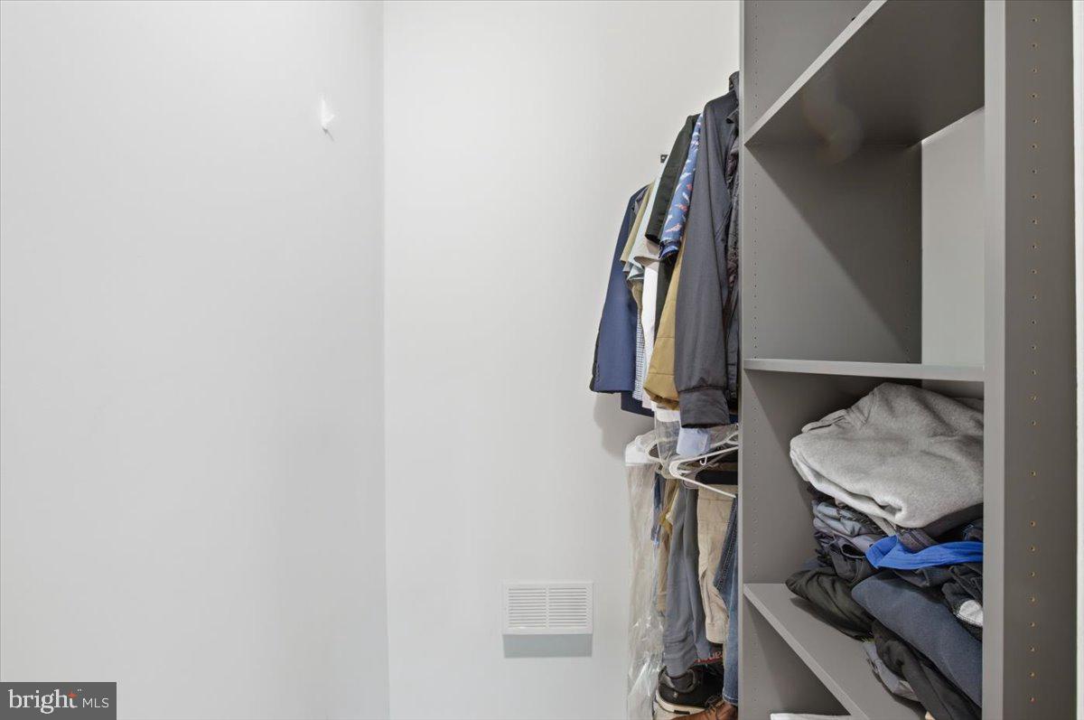 6534 GRANGE LN #202, ALEXANDRIA, Virginia 22315, 2 Bedrooms Bedrooms, ,2 BathroomsBathrooms,Residential,For sale,6534 GRANGE LN #202,VAFX2293488 MLS # VAFX2293488