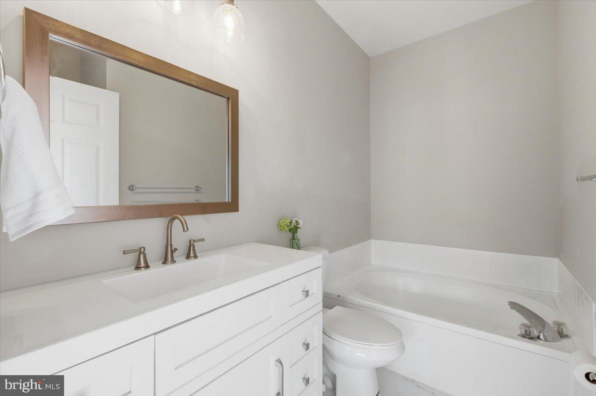 6534 GRANGE LN #202, ALEXANDRIA, Virginia 22315, 2 Bedrooms Bedrooms, ,2 BathroomsBathrooms,Residential,For sale,6534 GRANGE LN #202,VAFX2293488 MLS # VAFX2293488