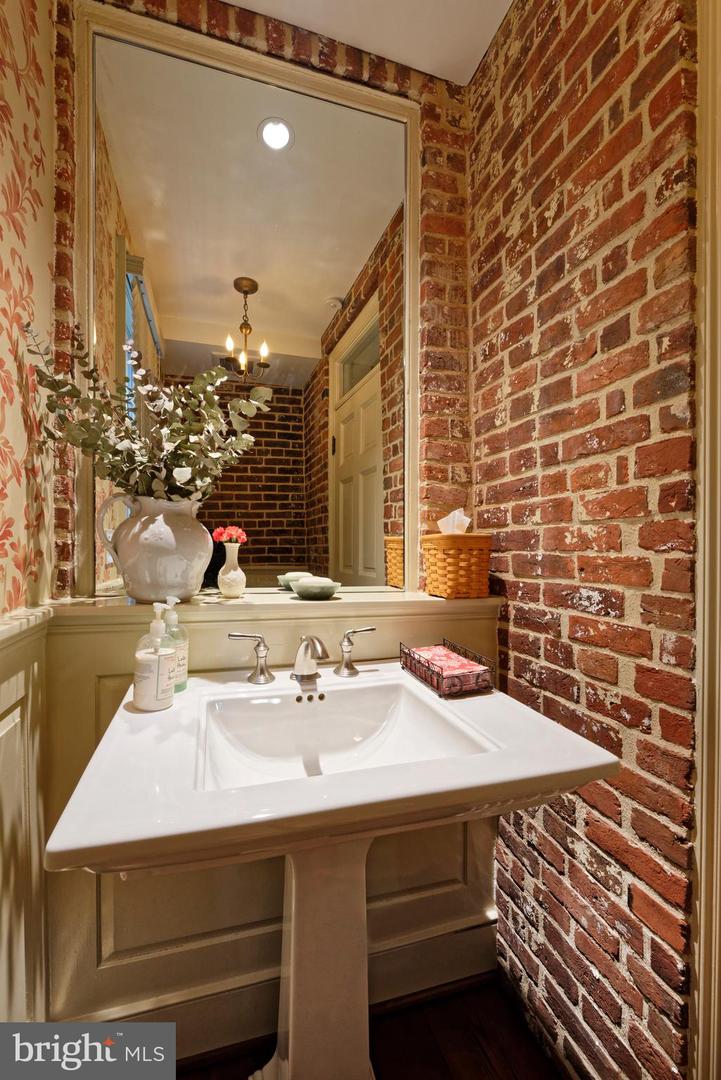 113-115 LEE ST S, ALEXANDRIA, Virginia 22314, 4 Bedrooms Bedrooms, ,4 BathroomsBathrooms,Residential,For sale,113-115 LEE ST S,VAAX2054624 MLS # VAAX2054624