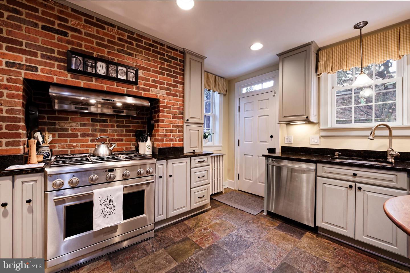 113-115 LEE ST S, ALEXANDRIA, Virginia 22314, 4 Bedrooms Bedrooms, ,4 BathroomsBathrooms,Residential,For sale,113-115 LEE ST S,VAAX2054624 MLS # VAAX2054624