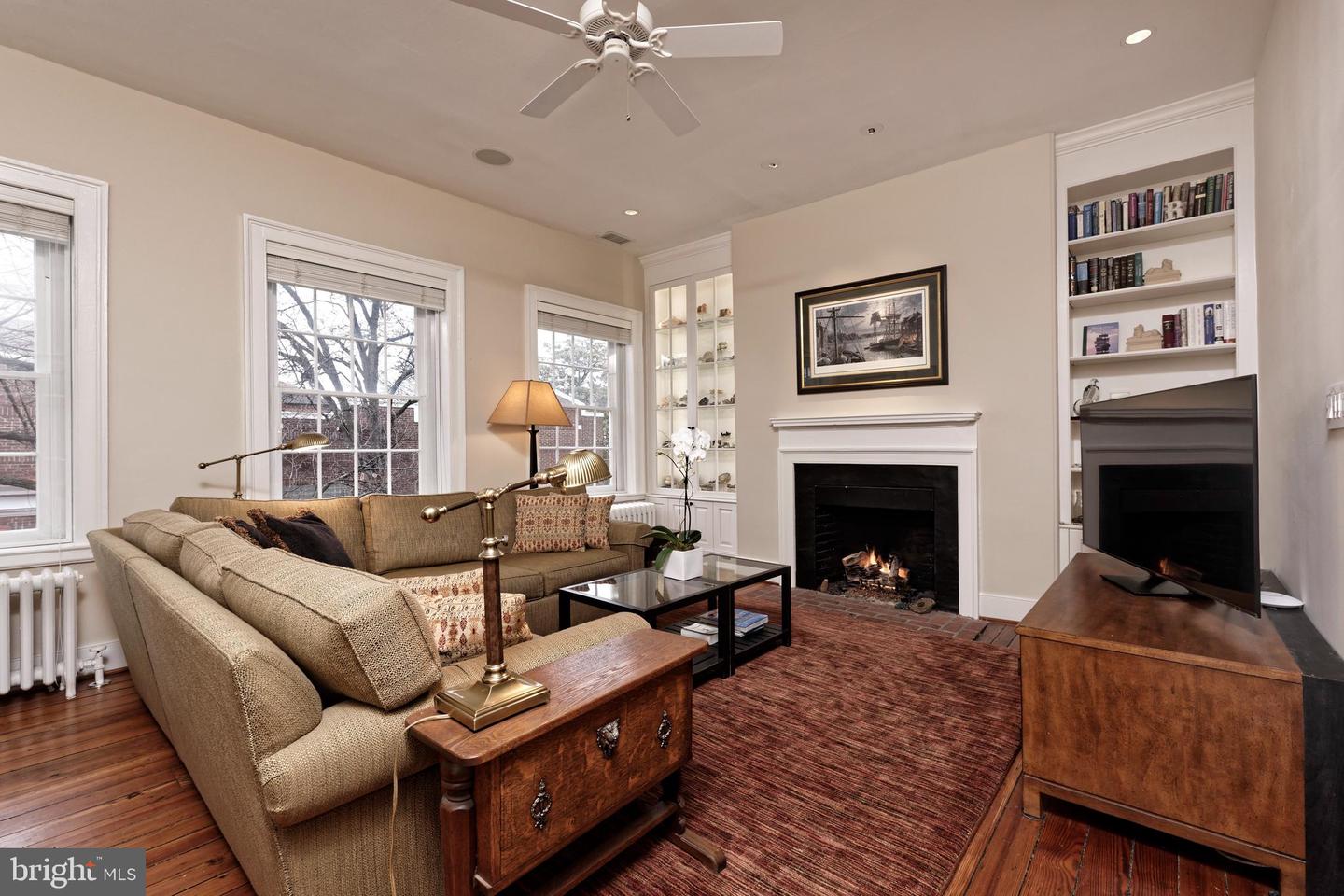 113-115 LEE ST S, ALEXANDRIA, Virginia 22314, 4 Bedrooms Bedrooms, ,4 BathroomsBathrooms,Residential,For sale,113-115 LEE ST S,VAAX2054624 MLS # VAAX2054624