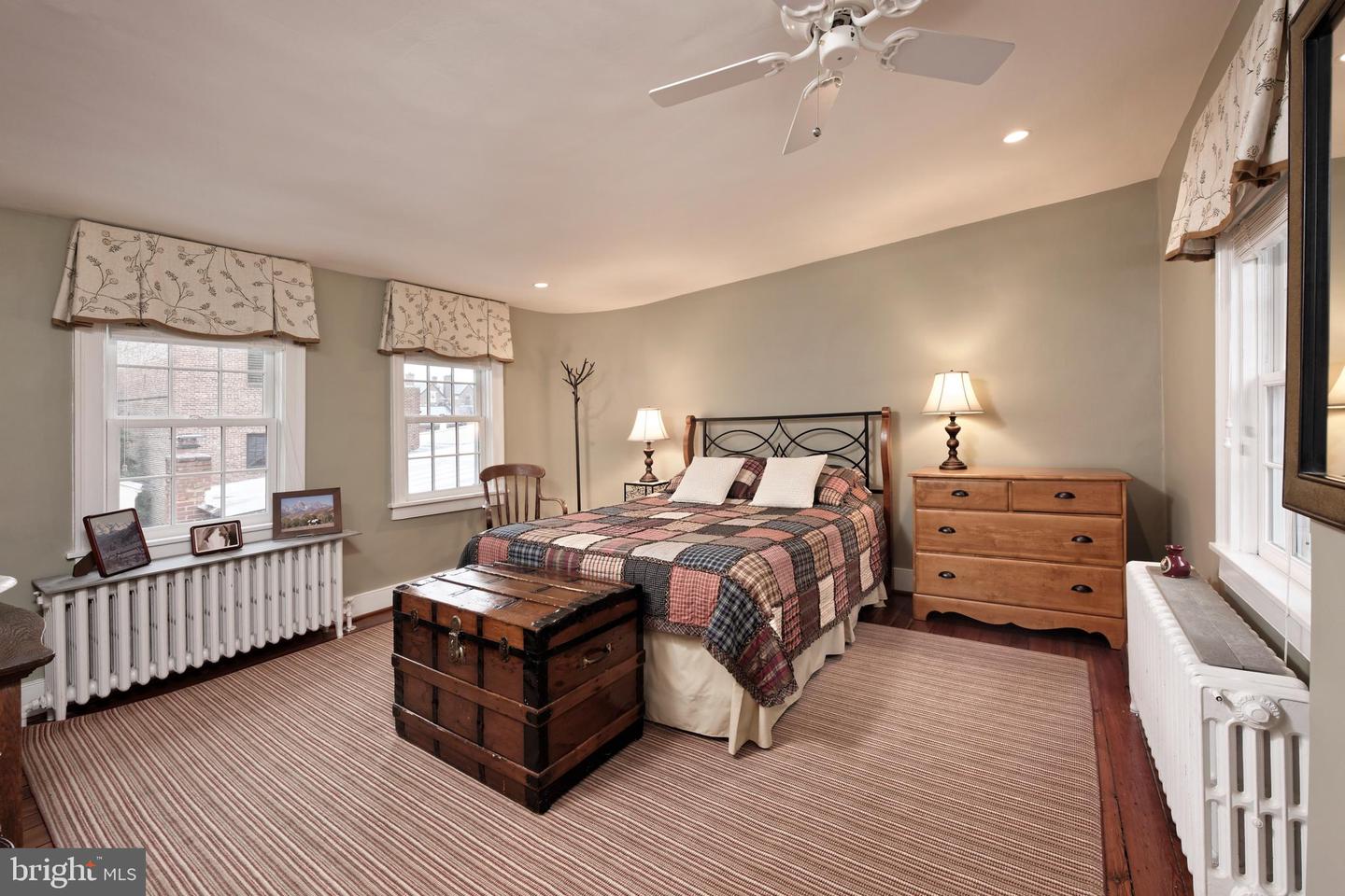 113-115 LEE ST S, ALEXANDRIA, Virginia 22314, 4 Bedrooms Bedrooms, ,4 BathroomsBathrooms,Residential,For sale,113-115 LEE ST S,VAAX2054624 MLS # VAAX2054624