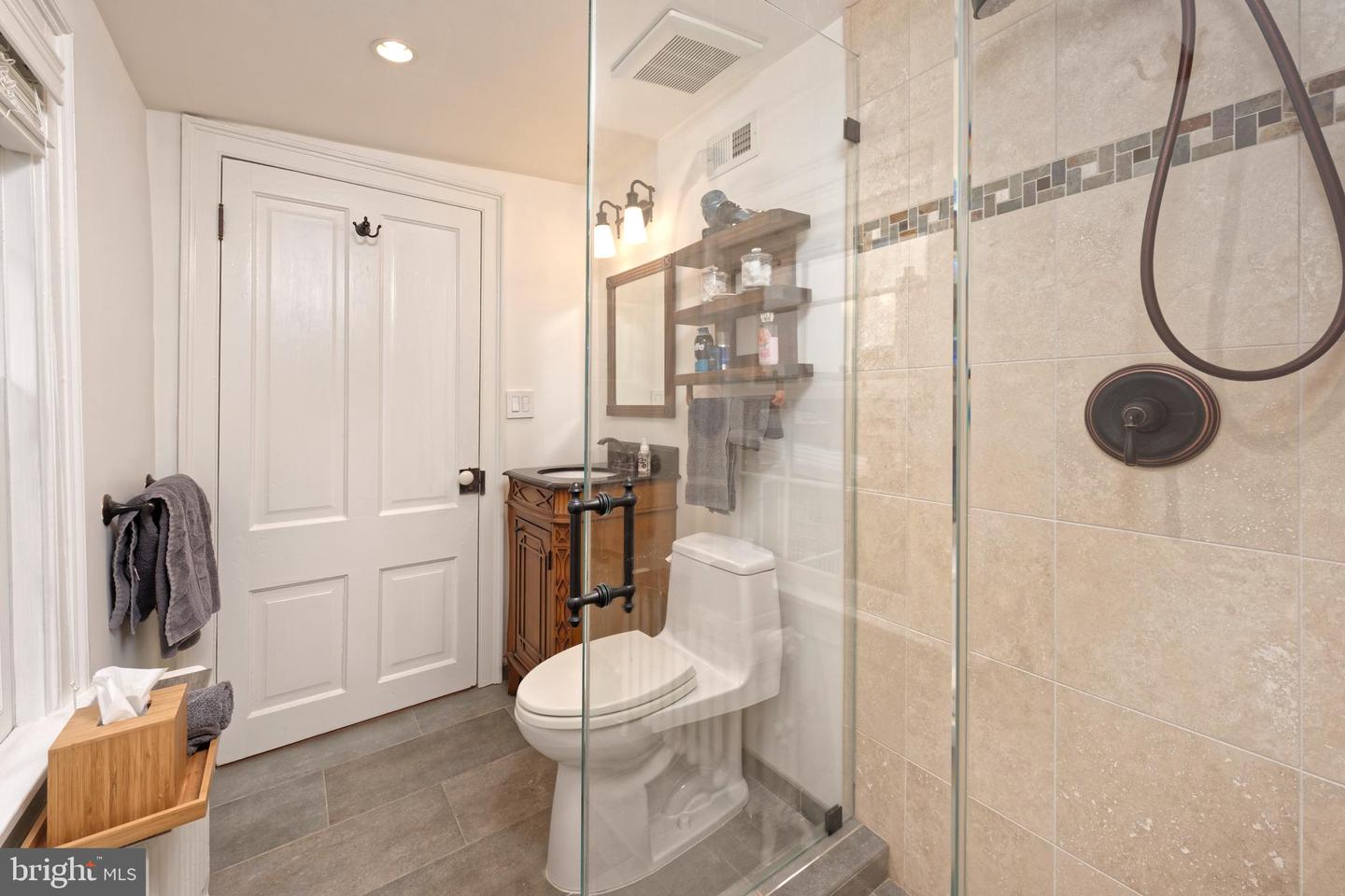 113-115 LEE ST S, ALEXANDRIA, Virginia 22314, 4 Bedrooms Bedrooms, ,4 BathroomsBathrooms,Residential,For sale,113-115 LEE ST S,VAAX2054624 MLS # VAAX2054624