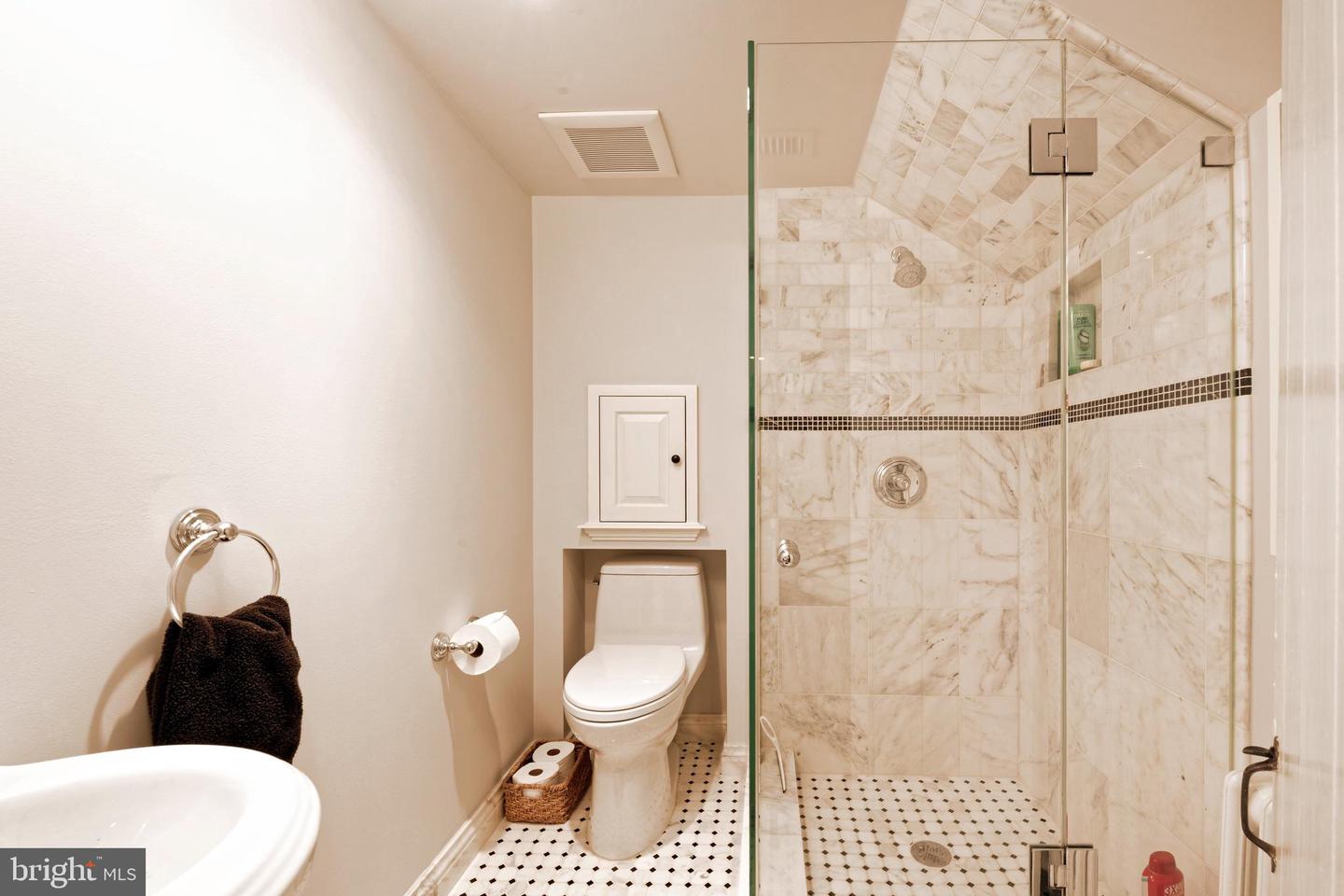 113-115 LEE ST S, ALEXANDRIA, Virginia 22314, 4 Bedrooms Bedrooms, ,4 BathroomsBathrooms,Residential,For sale,113-115 LEE ST S,VAAX2054624 MLS # VAAX2054624