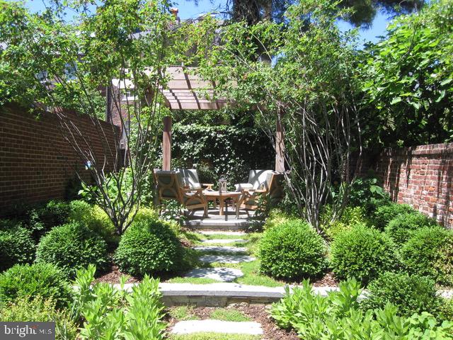 113-115 LEE ST S, ALEXANDRIA, Virginia 22314, 4 Bedrooms Bedrooms, ,4 BathroomsBathrooms,Residential,For sale,113-115 LEE ST S,VAAX2054624 MLS # VAAX2054624