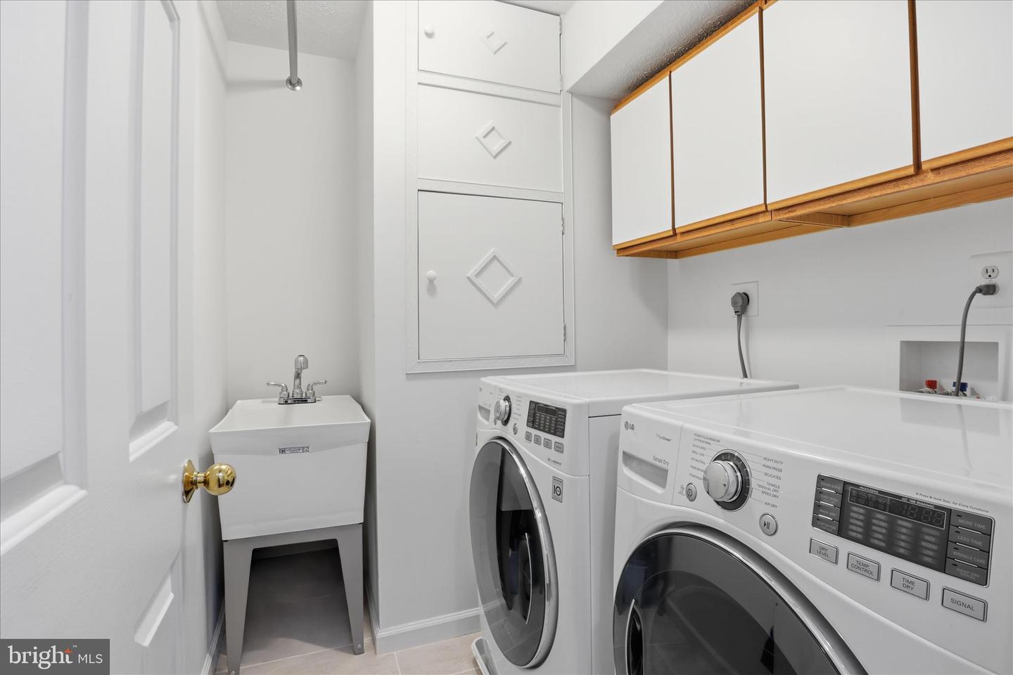 11668 GILMAN LN, HERNDON, Virginia 20170, 4 Bedrooms Bedrooms, 19 Rooms Rooms,3 BathroomsBathrooms,Residential,For sale,11668 GILMAN LN,VAFX2293534 MLS # VAFX2293534