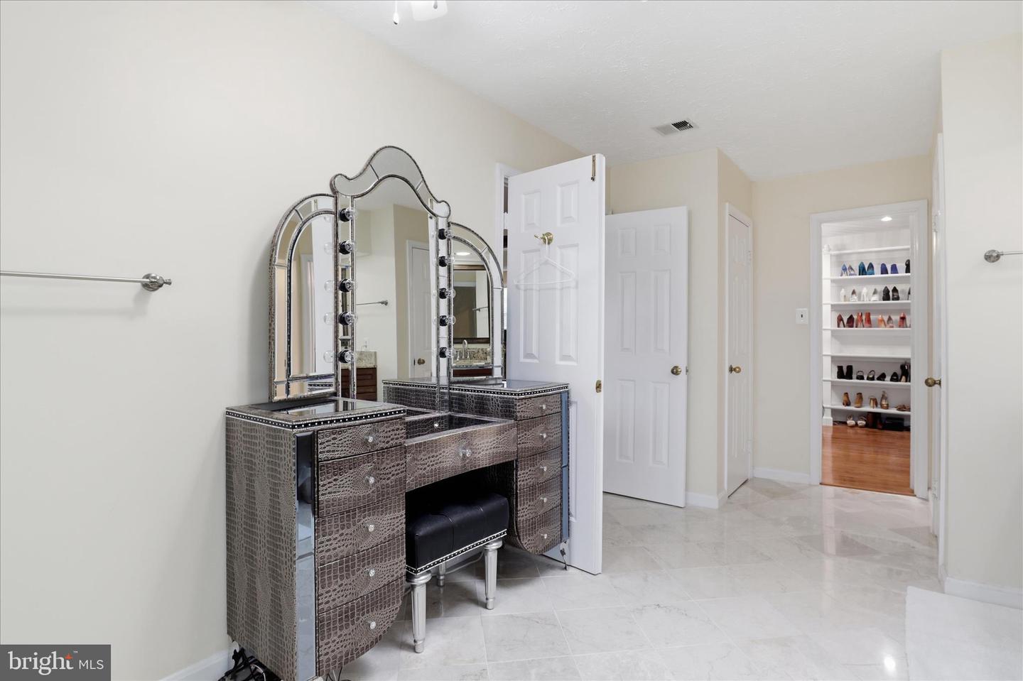 11668 GILMAN LN, HERNDON, Virginia 20170, 4 Bedrooms Bedrooms, 19 Rooms Rooms,3 BathroomsBathrooms,Residential,For sale,11668 GILMAN LN,VAFX2293534 MLS # VAFX2293534