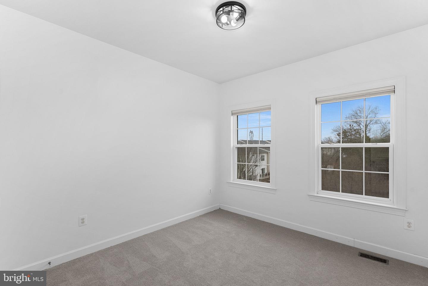 1596 KINNAIRD TER NE, LEESBURG, Virginia 20176, 4 Bedrooms Bedrooms, ,3 BathroomsBathrooms,Residential,For sale,1596 KINNAIRD TER NE,VALO2117118 MLS # VALO2117118