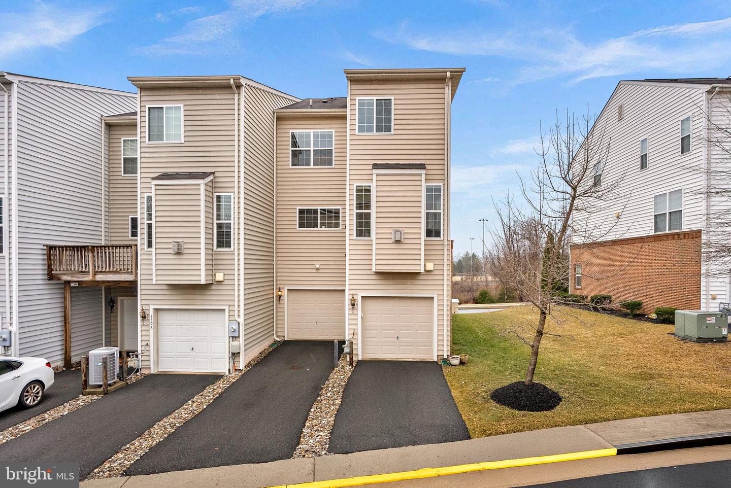 1596 KINNAIRD TER NE, LEESBURG, Virginia 20176, 4 Bedrooms Bedrooms, ,3 BathroomsBathrooms,Residential,For sale,1596 KINNAIRD TER NE,VALO2117118 MLS # VALO2117118